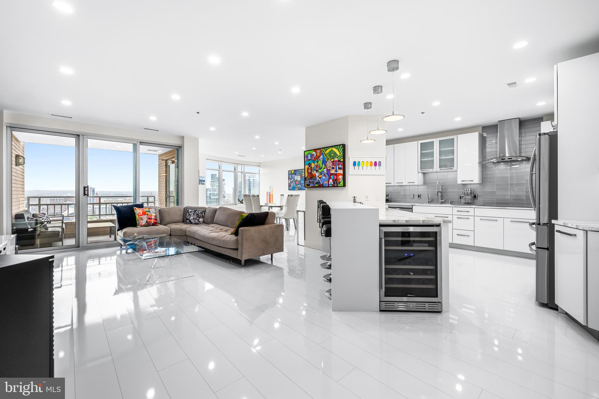 HARBORVIEW TOWERS - Residential