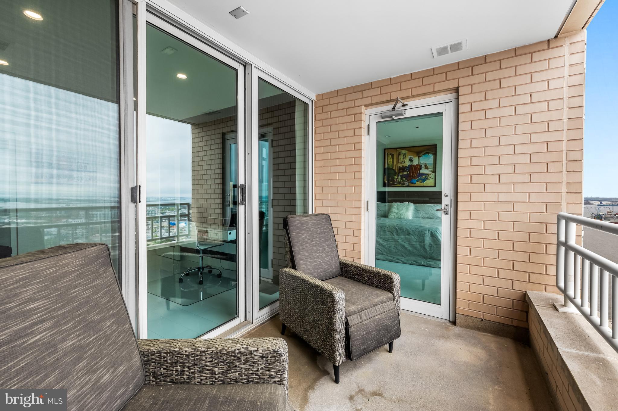 HARBORVIEW TOWERS - Residential