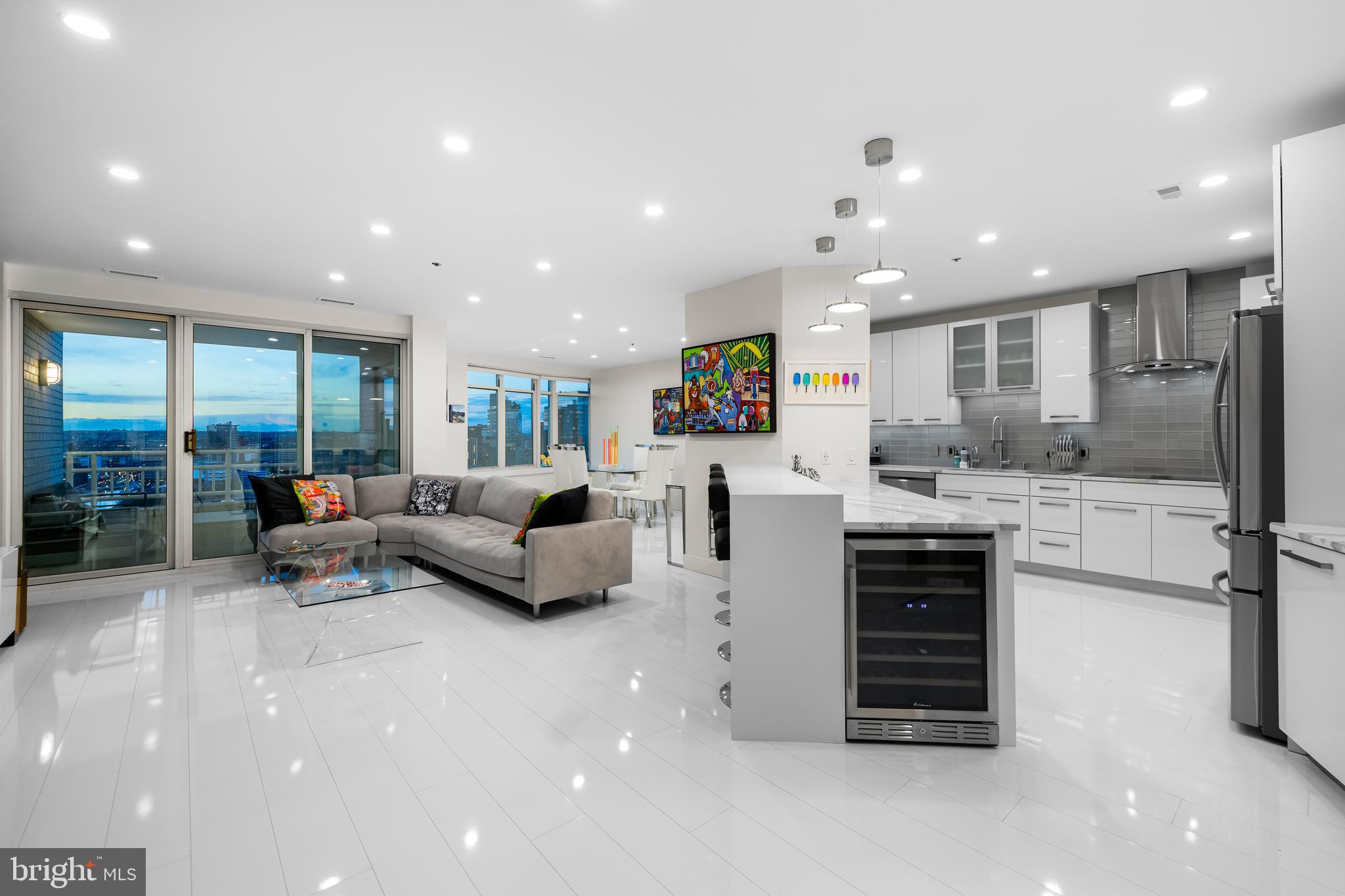 HARBORVIEW TOWERS - Residential