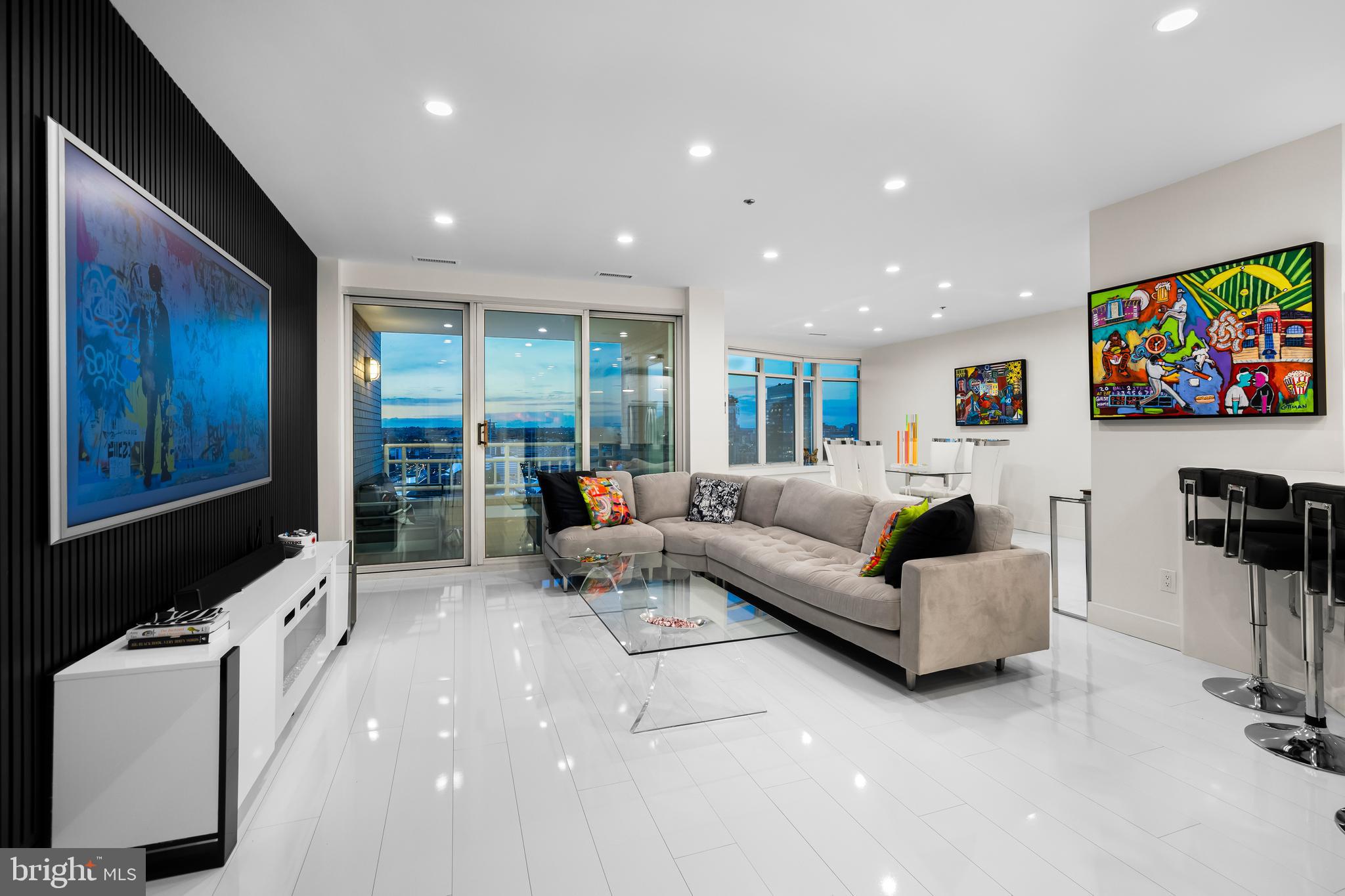 HARBORVIEW TOWERS - Residential