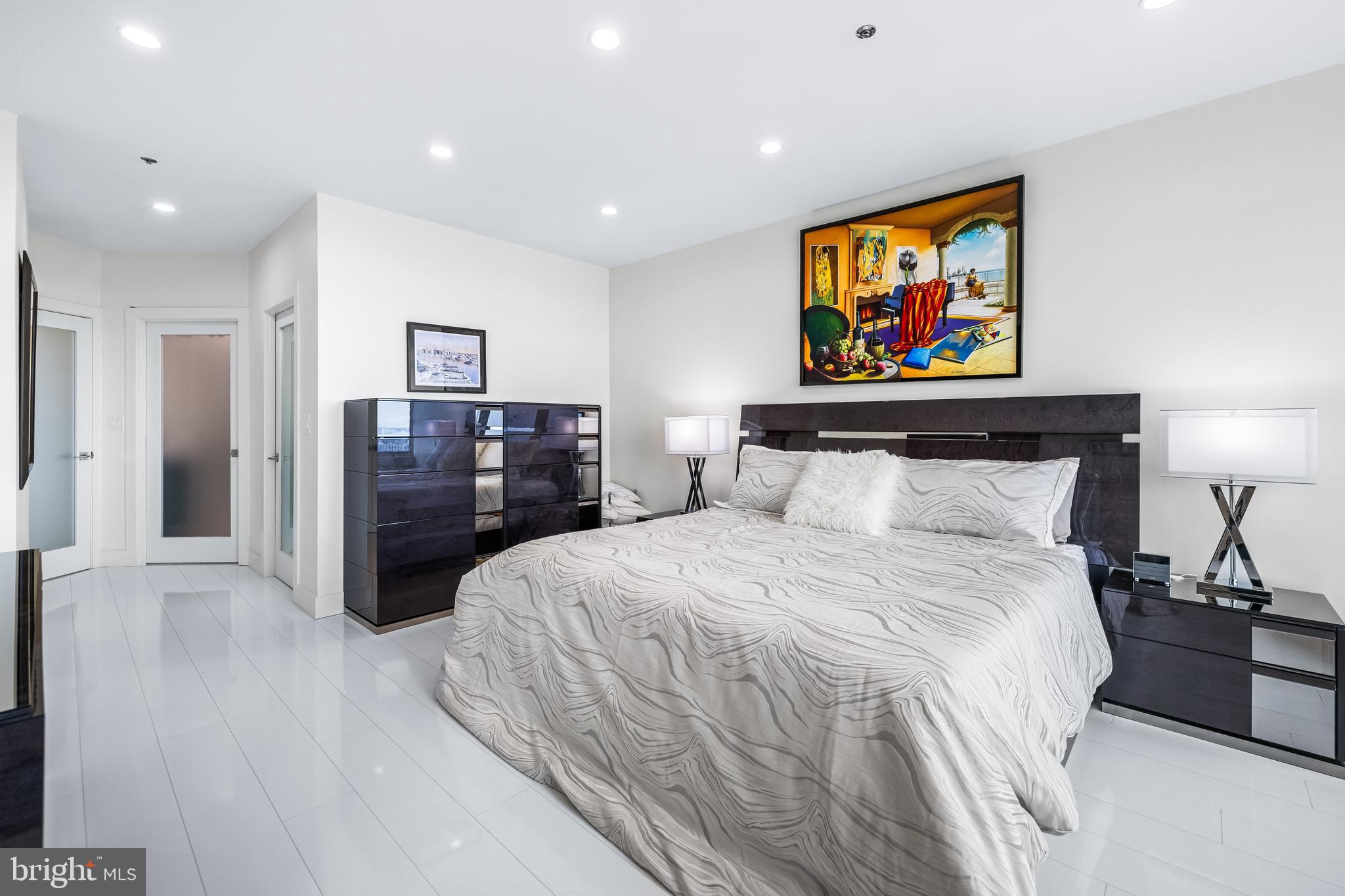 HARBORVIEW TOWERS - Residential