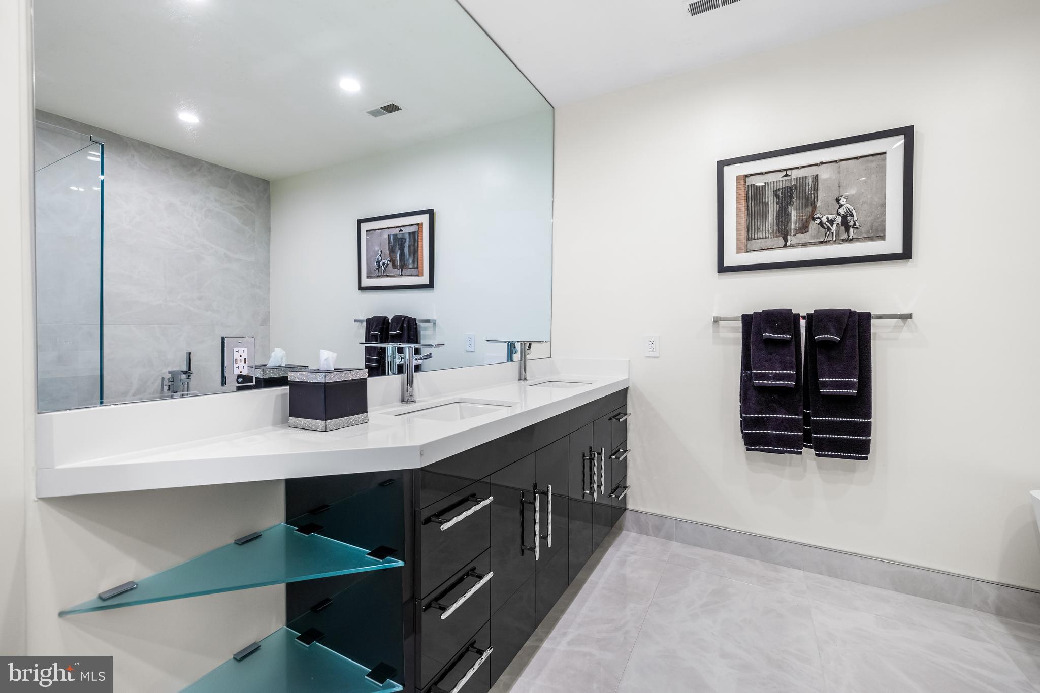 HARBORVIEW TOWERS - Residential