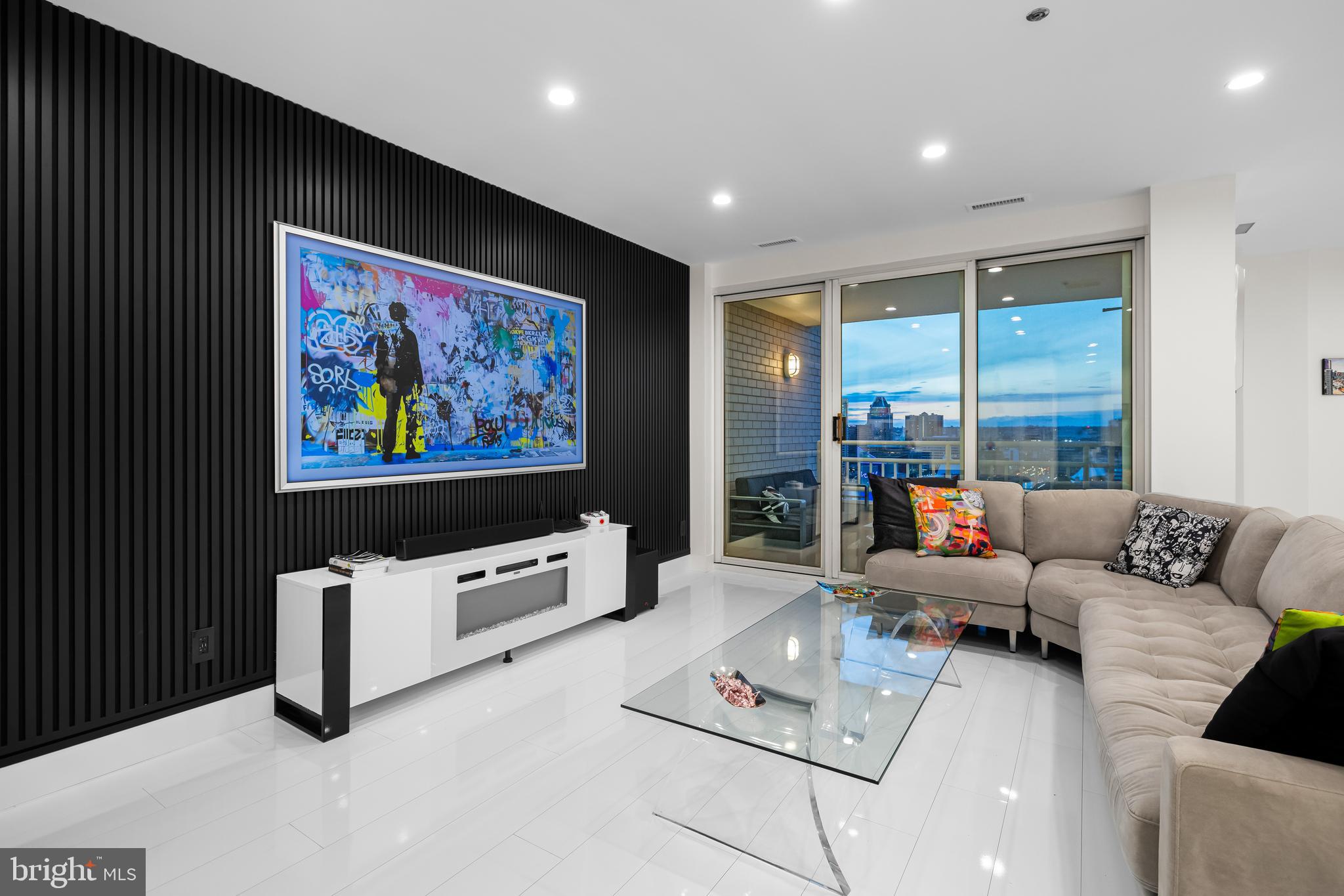 HARBORVIEW TOWERS - Residential