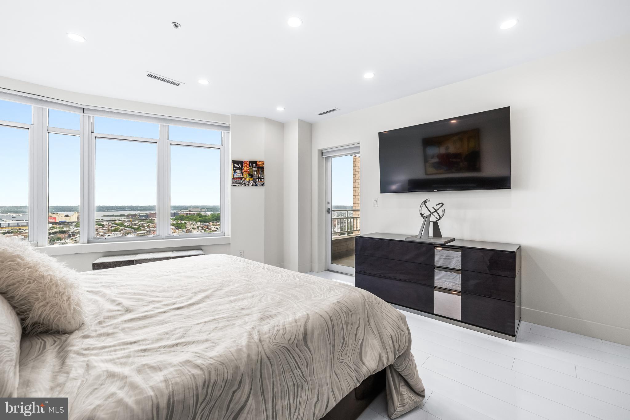 HARBORVIEW TOWERS - Residential