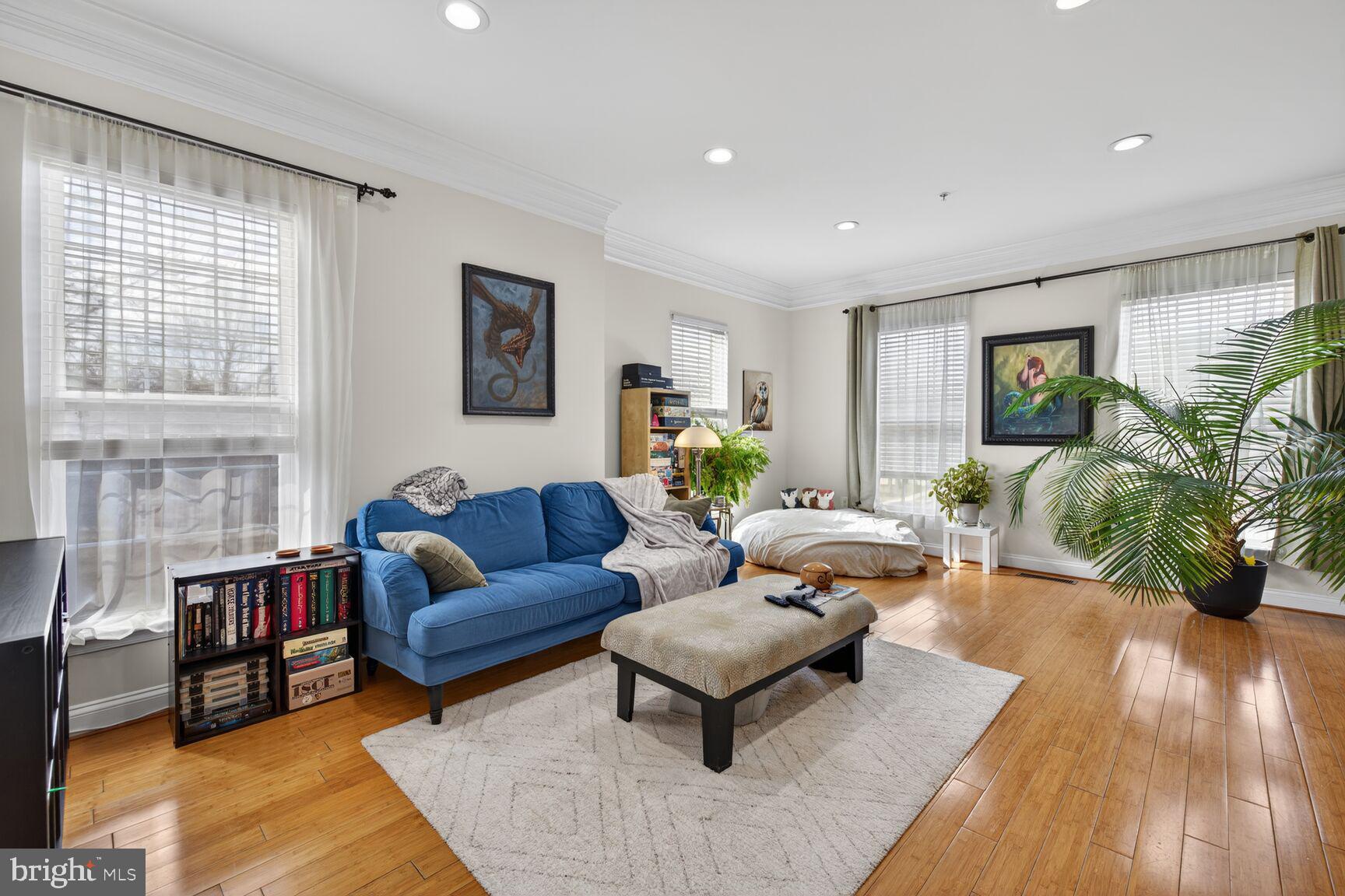 102 PASTURE SIDE PLACE