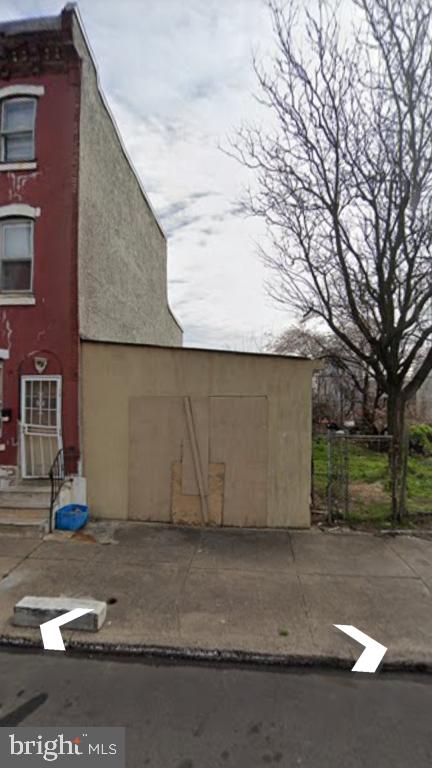This is a one story garage, or a clean buildable residential lot. West Kensington, near to El, near to TU Hospital Lehigh Ave. Many new multi family and single family projects in the neighborhood.