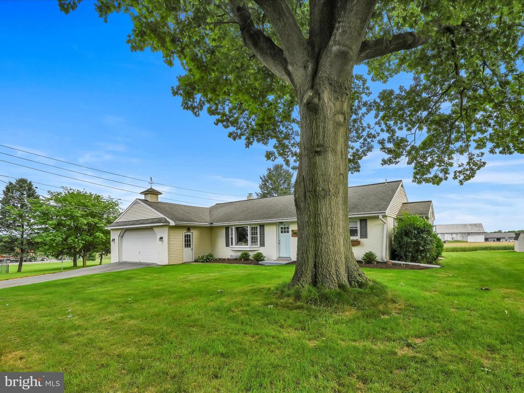 Photo of 89 Bimini Drive, Manheim, PA 17545 (MLS # PALA2051526)