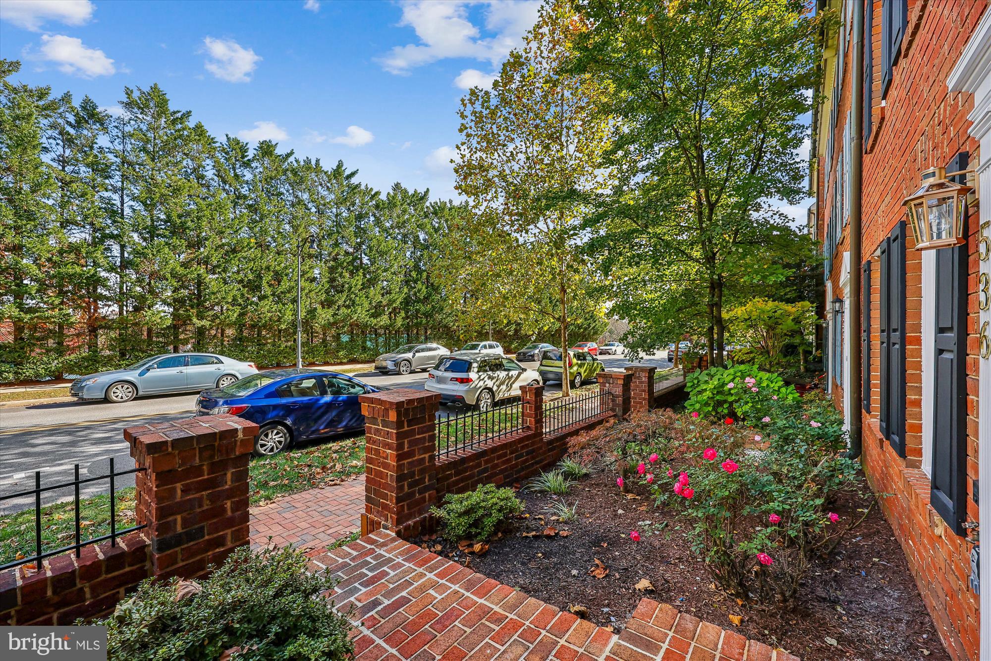 536 TSCHIFFELY SQUARE ROAD