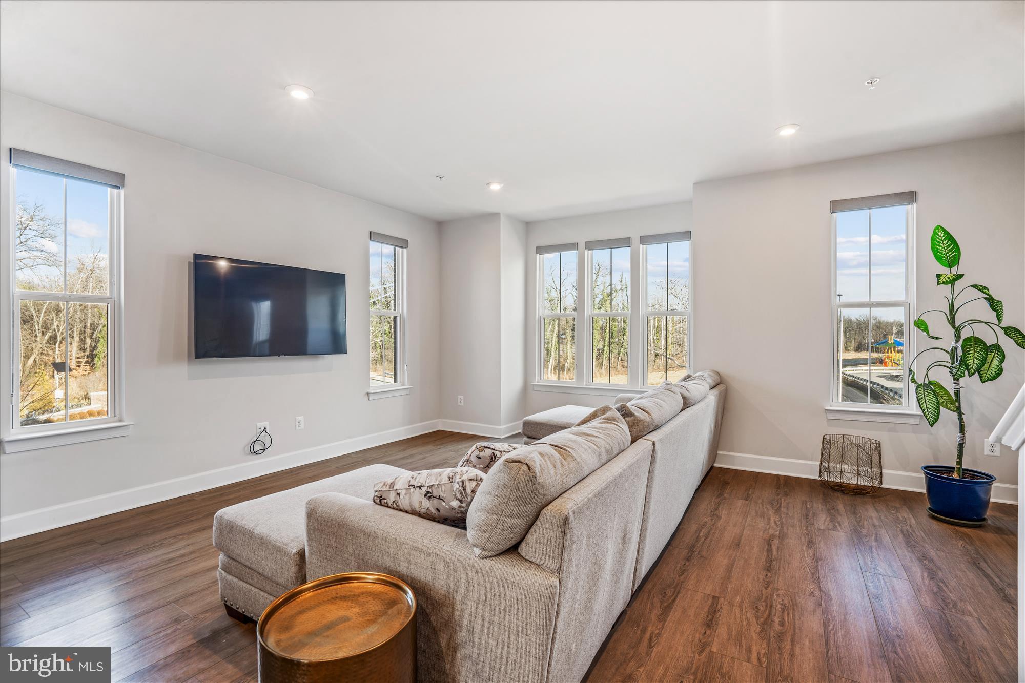 GATEWAY WEST - Residential