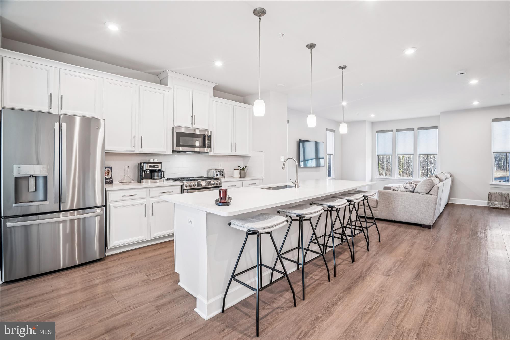 GATEWAY WEST - Residential