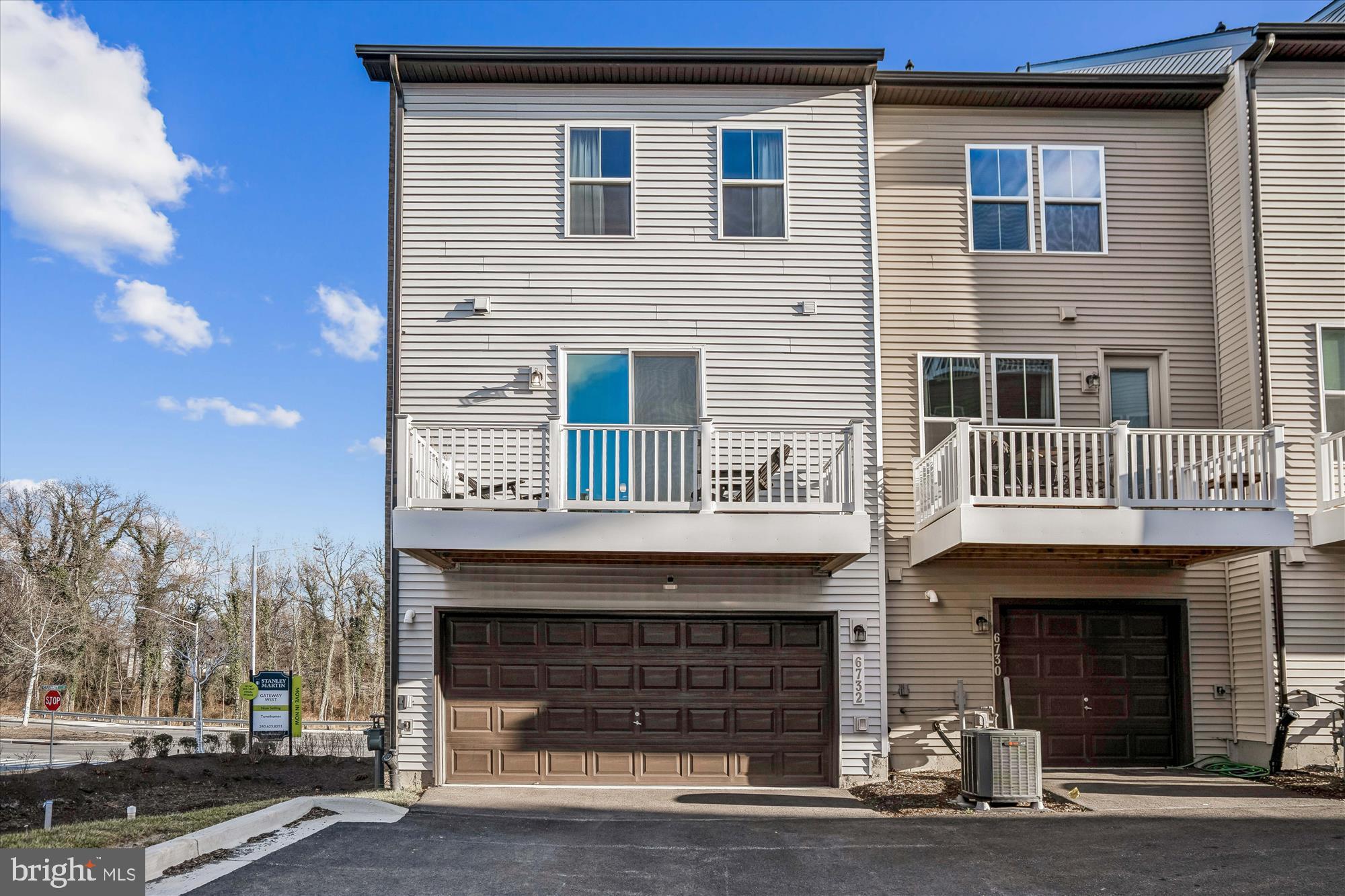 GATEWAY WEST - Residential