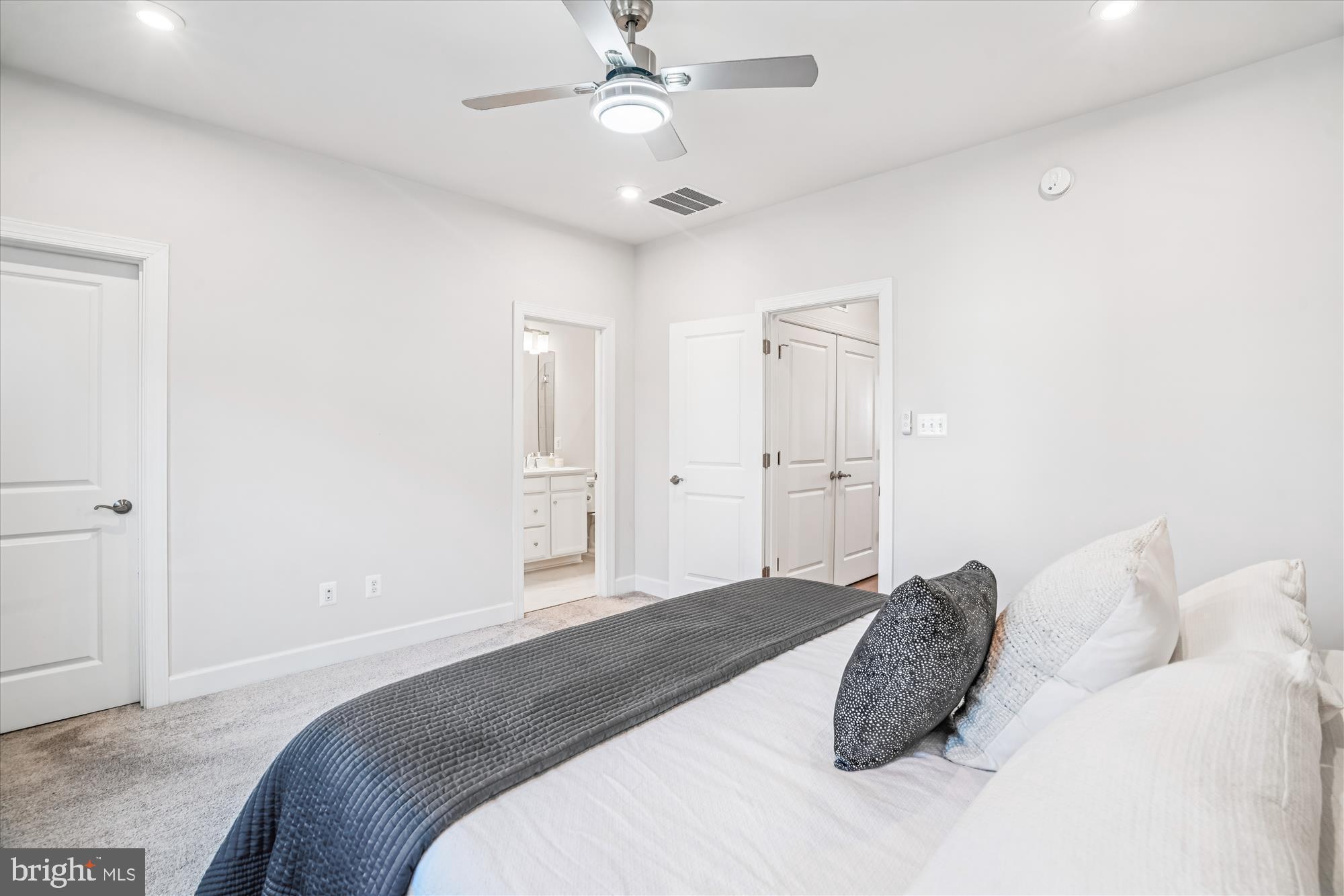 GATEWAY WEST - Residential