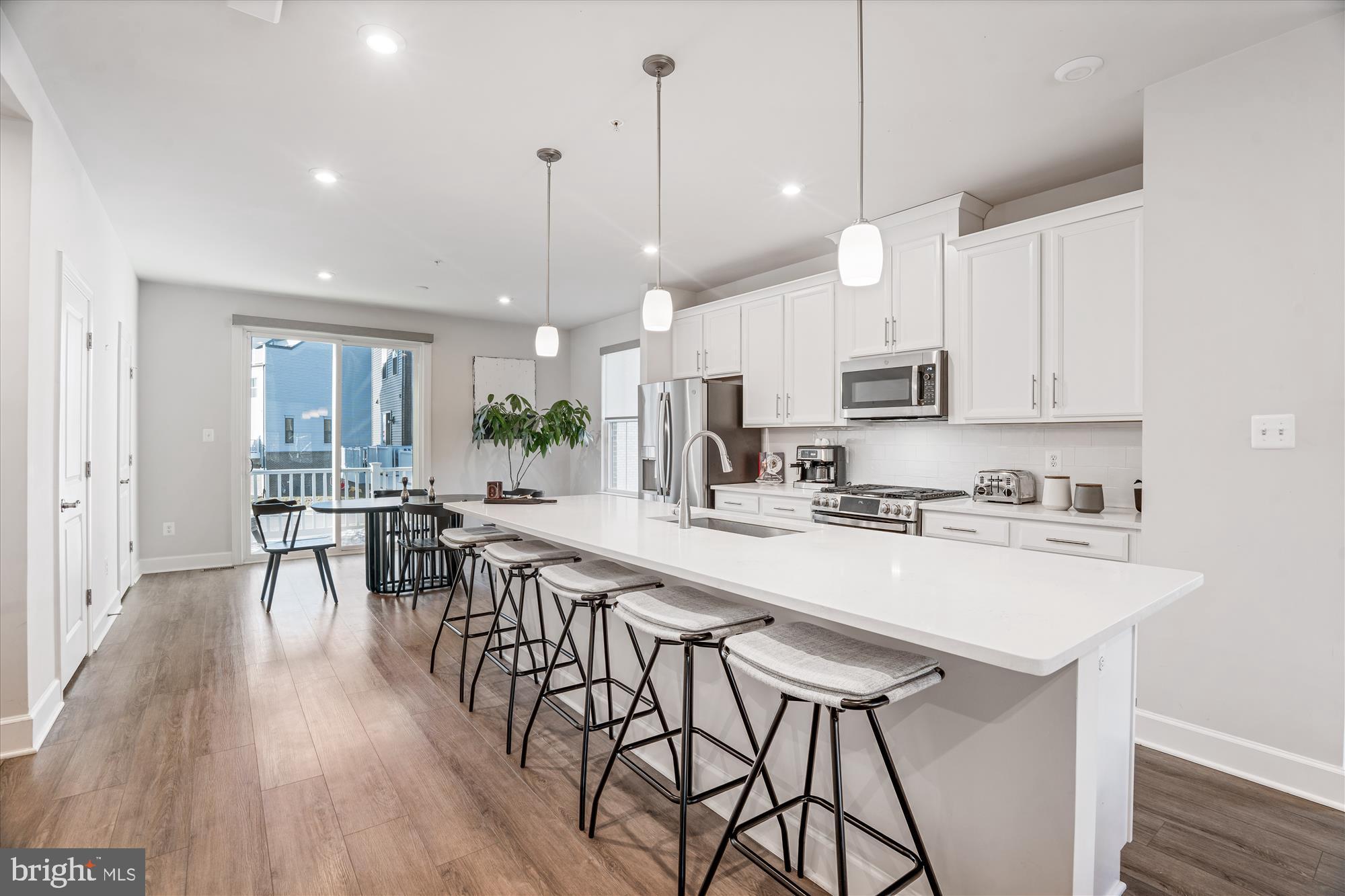 GATEWAY WEST - Residential