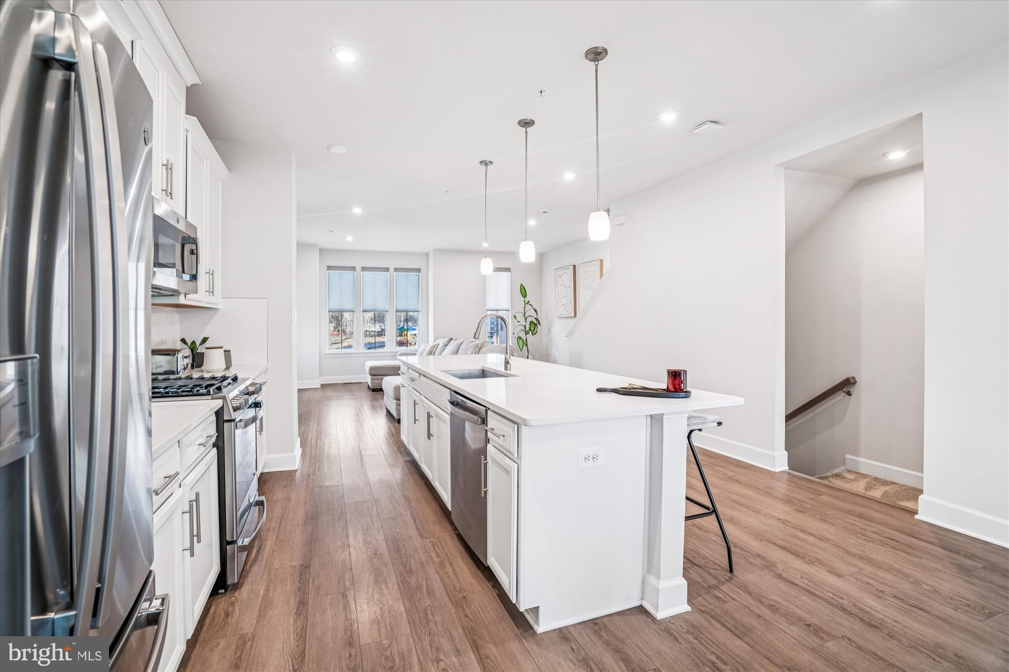 GATEWAY WEST - Residential