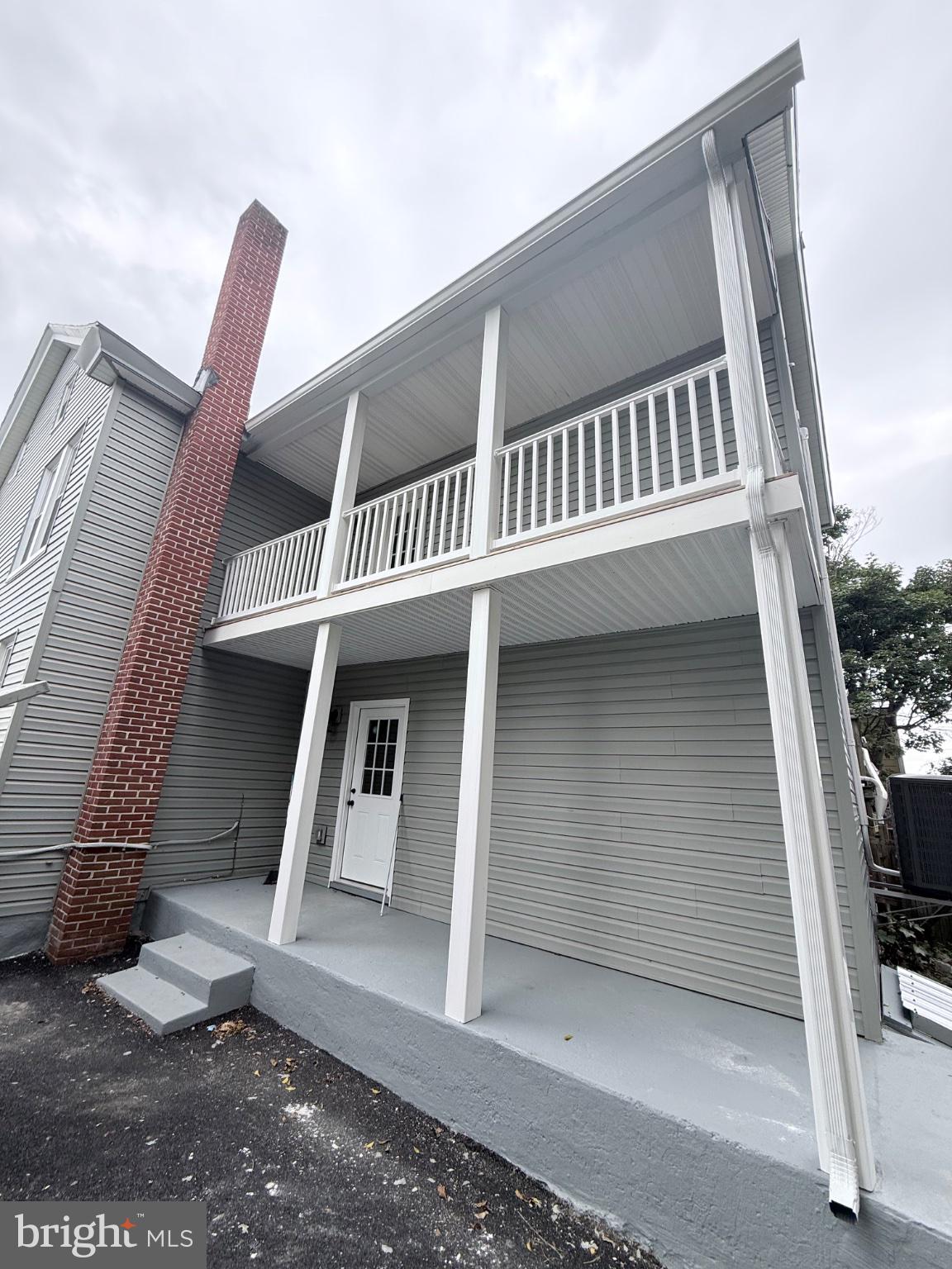 37 E 2ND STREET
