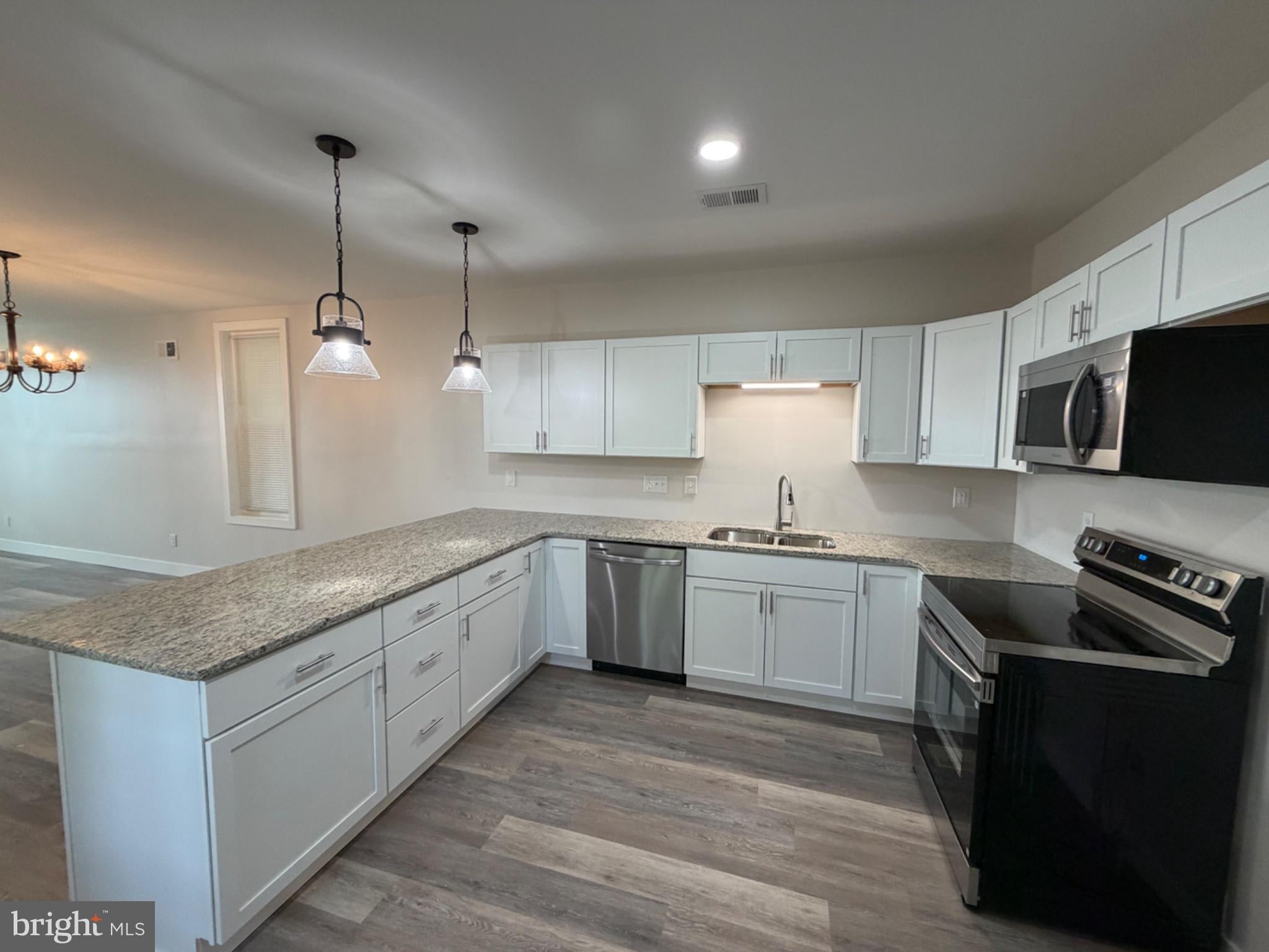 37 E 2ND STREET