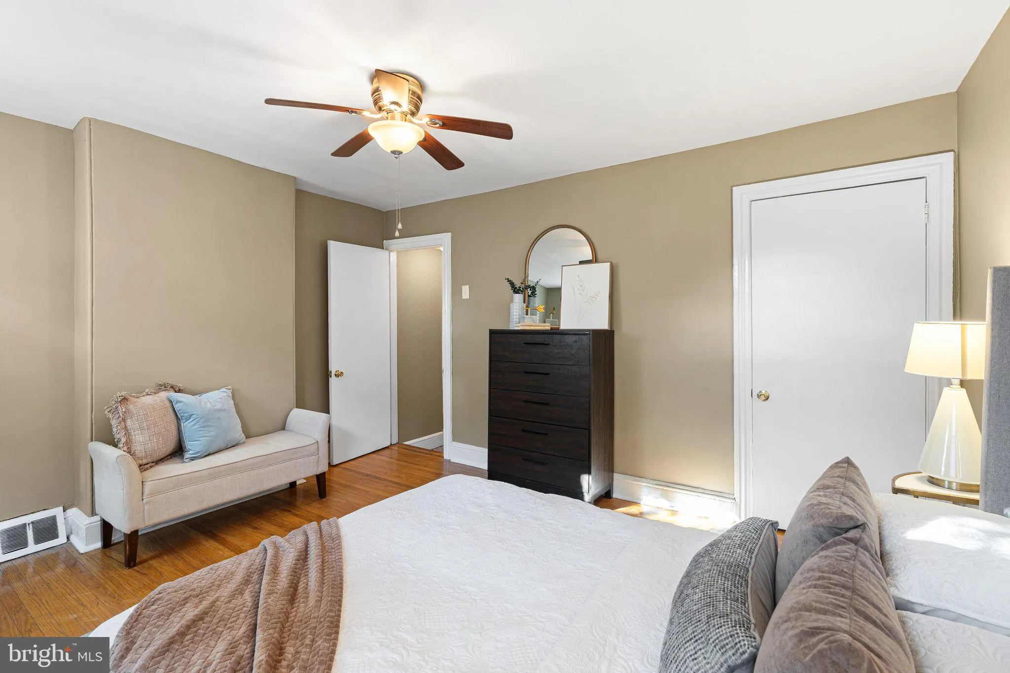 Philadelphia, Pennsylvania 19146, United States, 2 Bedrooms Bedrooms, ,1 BathroomBathrooms,Residential,Active,240390