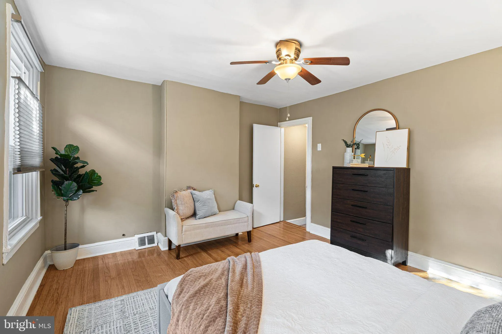 Philadelphia, Pennsylvania 19146, United States, 2 Bedrooms Bedrooms, ,1 BathroomBathrooms,Residential,Active,240390