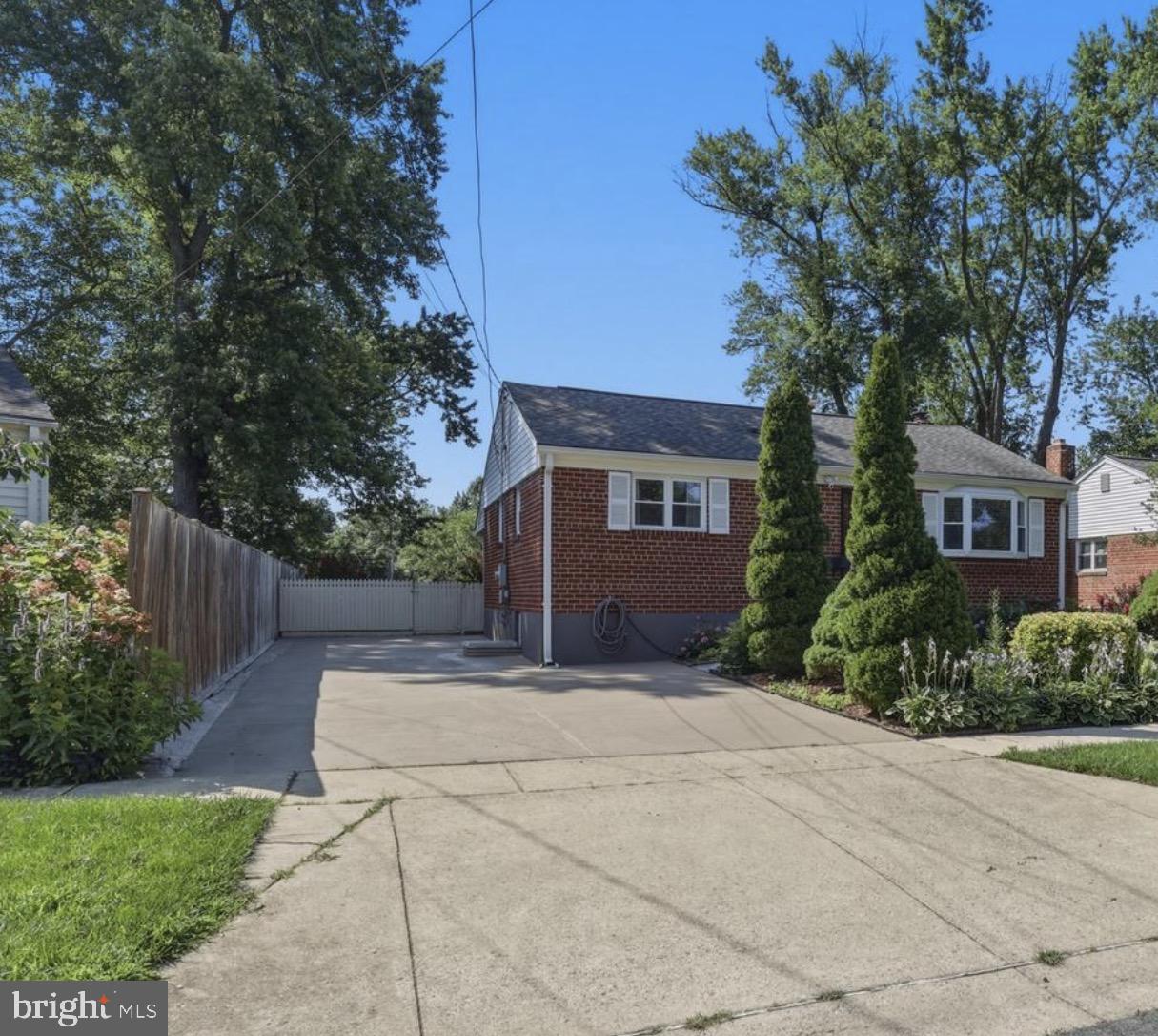 13105 HALLET COURT