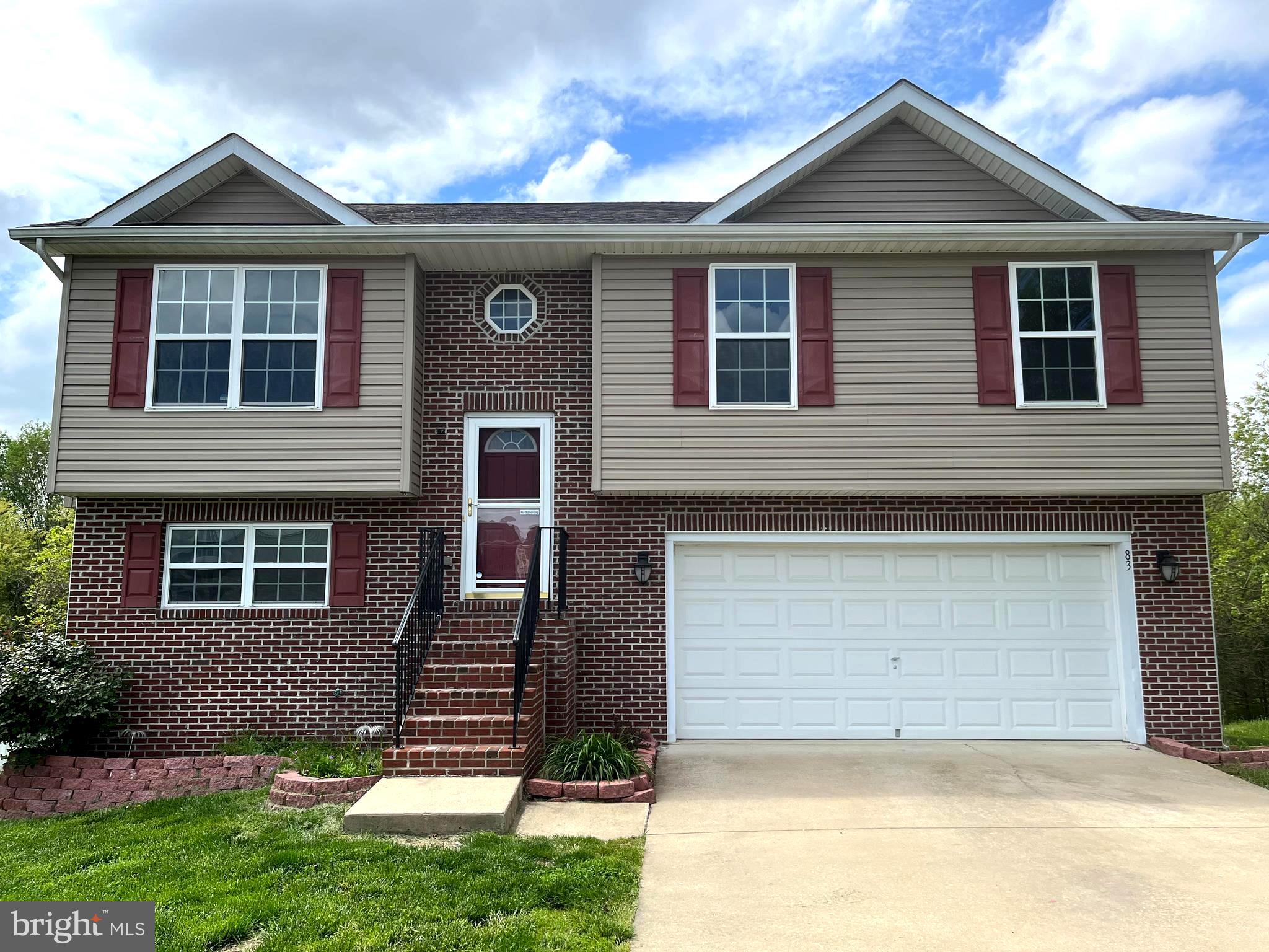 Come take a look at this cute split foyer located in the great Subdivision of Inwood Meadows, perfect for commuters. This home is complete with 3 Beds, 2 Baths, and over 1200 total finished square feet! The house has many upgrades including a fireplace, new carpet, and fresh paint. Schedule your' showing today!