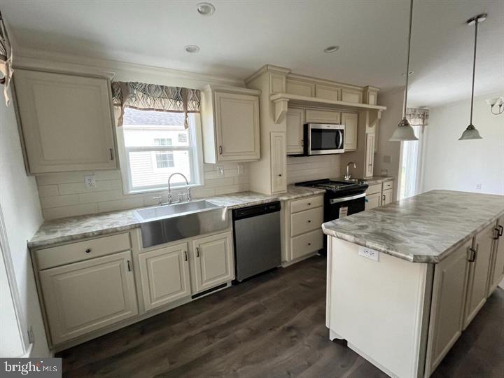 COLONIAL HERITAGE - Residential