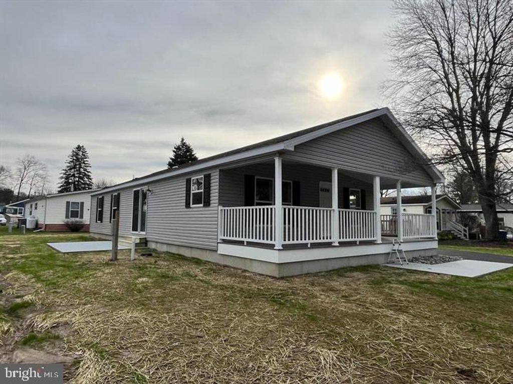 Photo of 218 Vaux Drive, DOYLESTOWN, PA 18901 (MLS # PABU2105684)