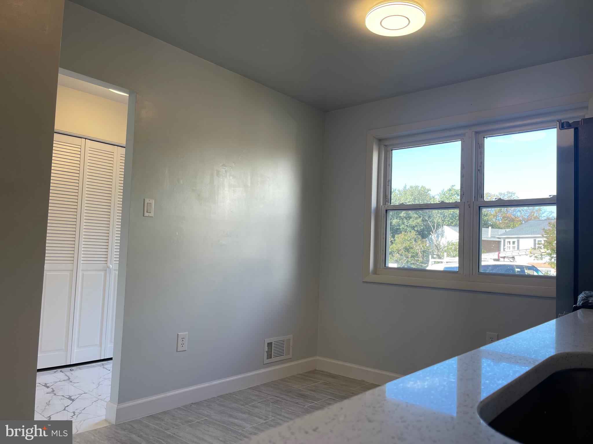 LAURELTON - Residential