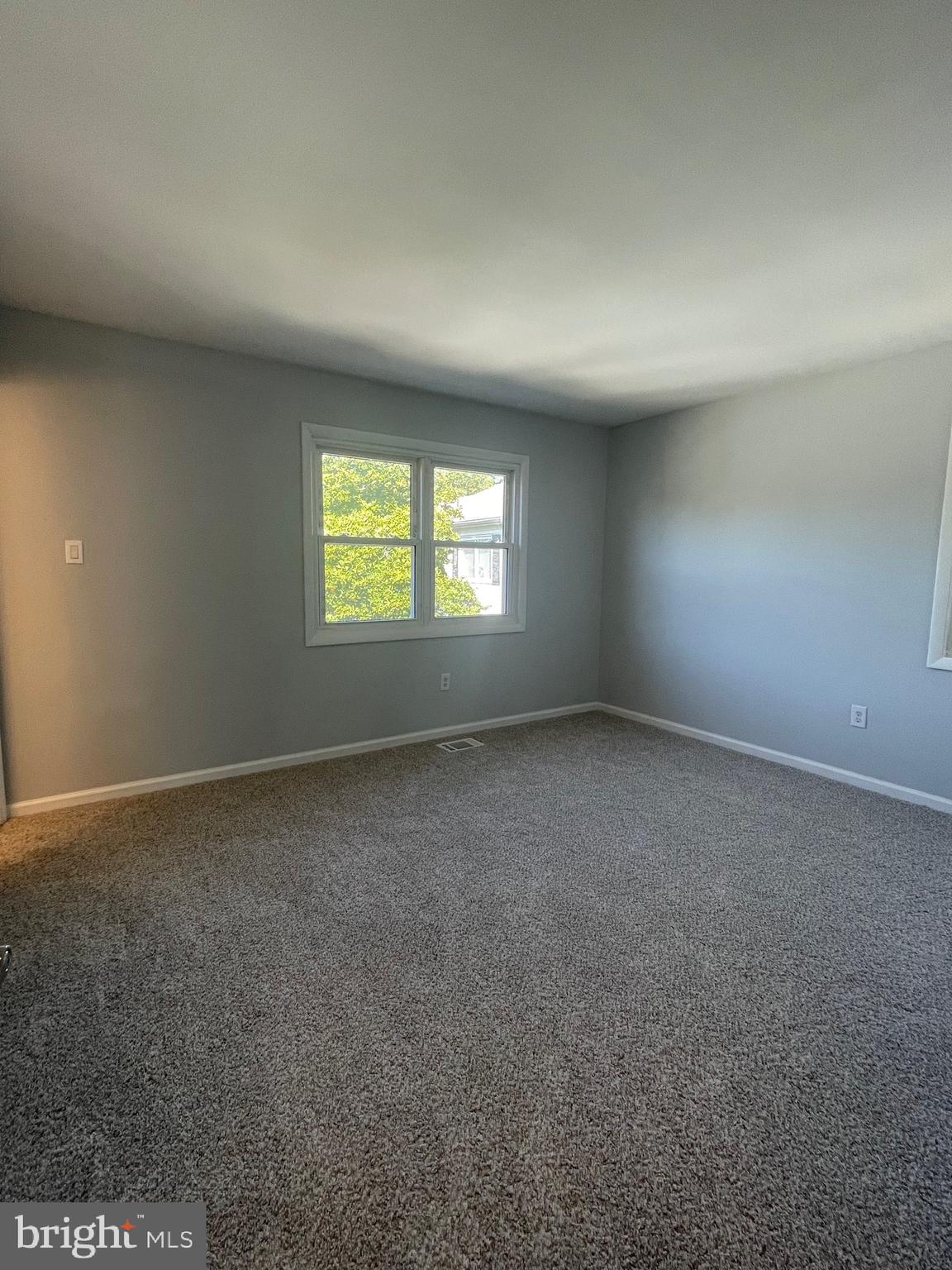 LAURELTON - Residential