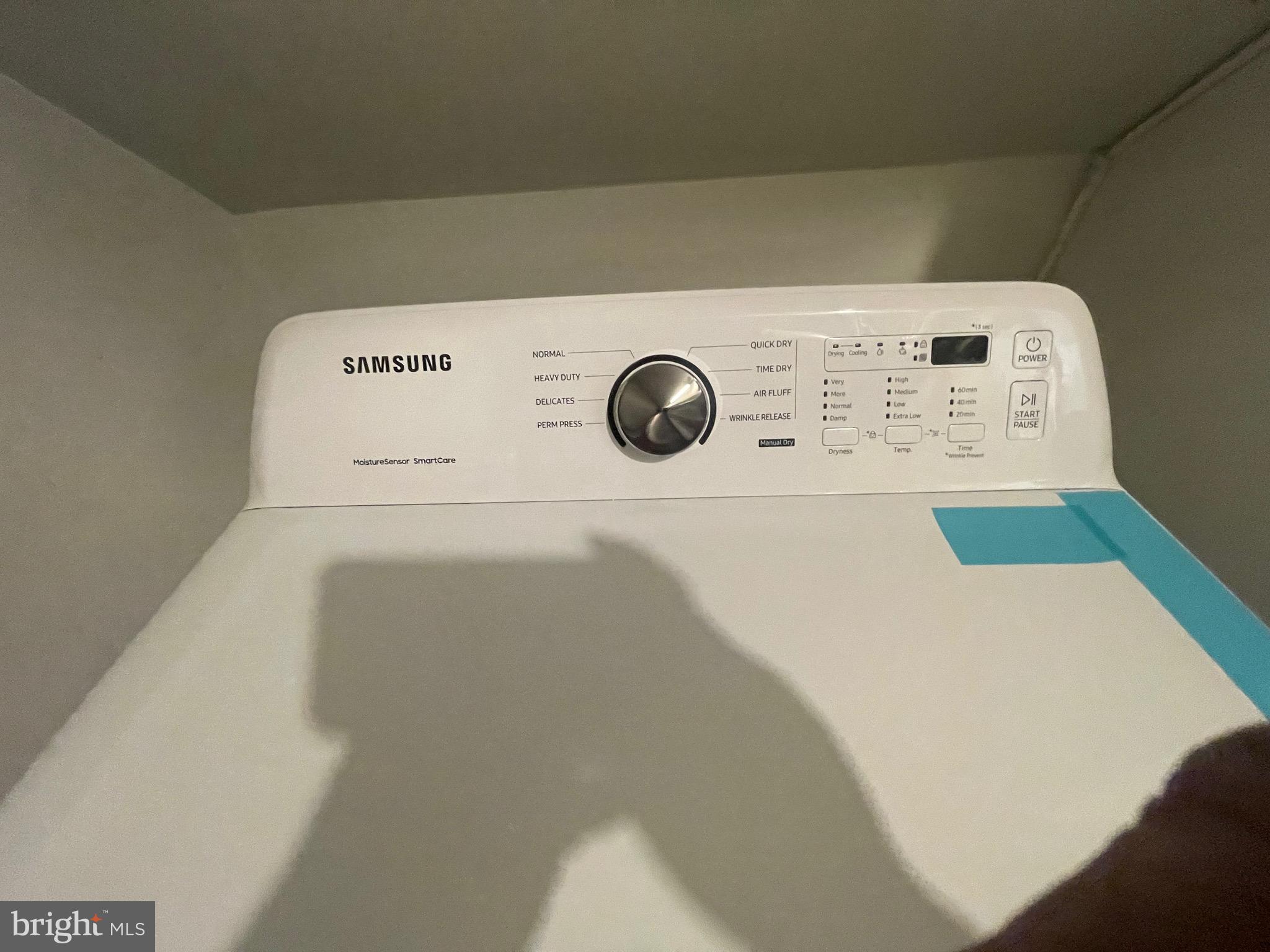 LAURELTON - Residential