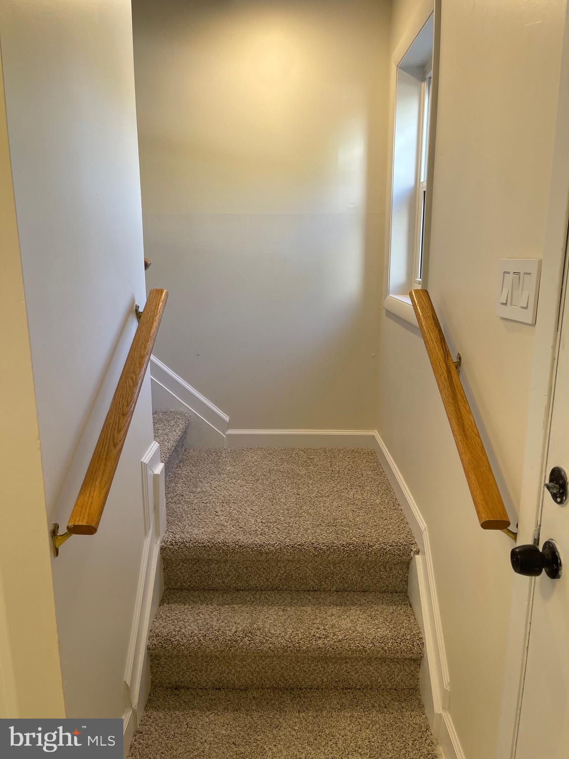 LAURELTON - Residential