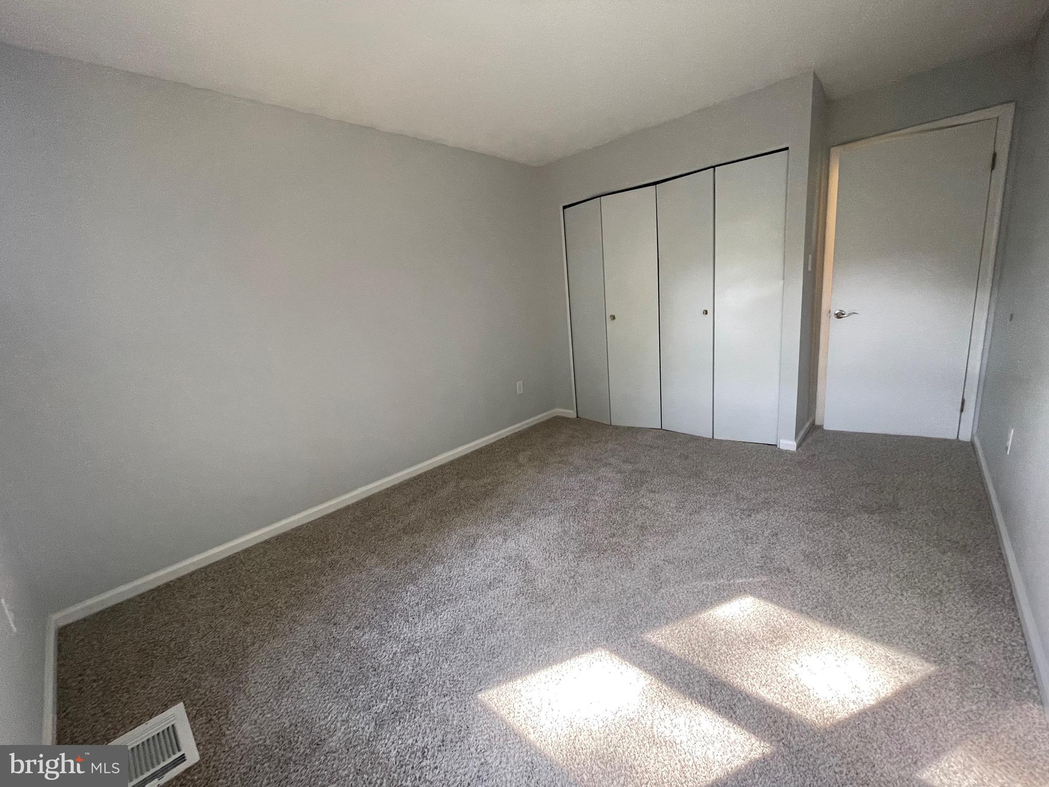 LAURELTON - Residential