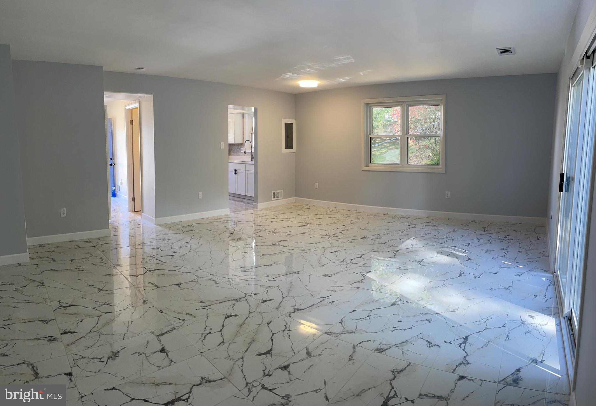 LAURELTON - Residential