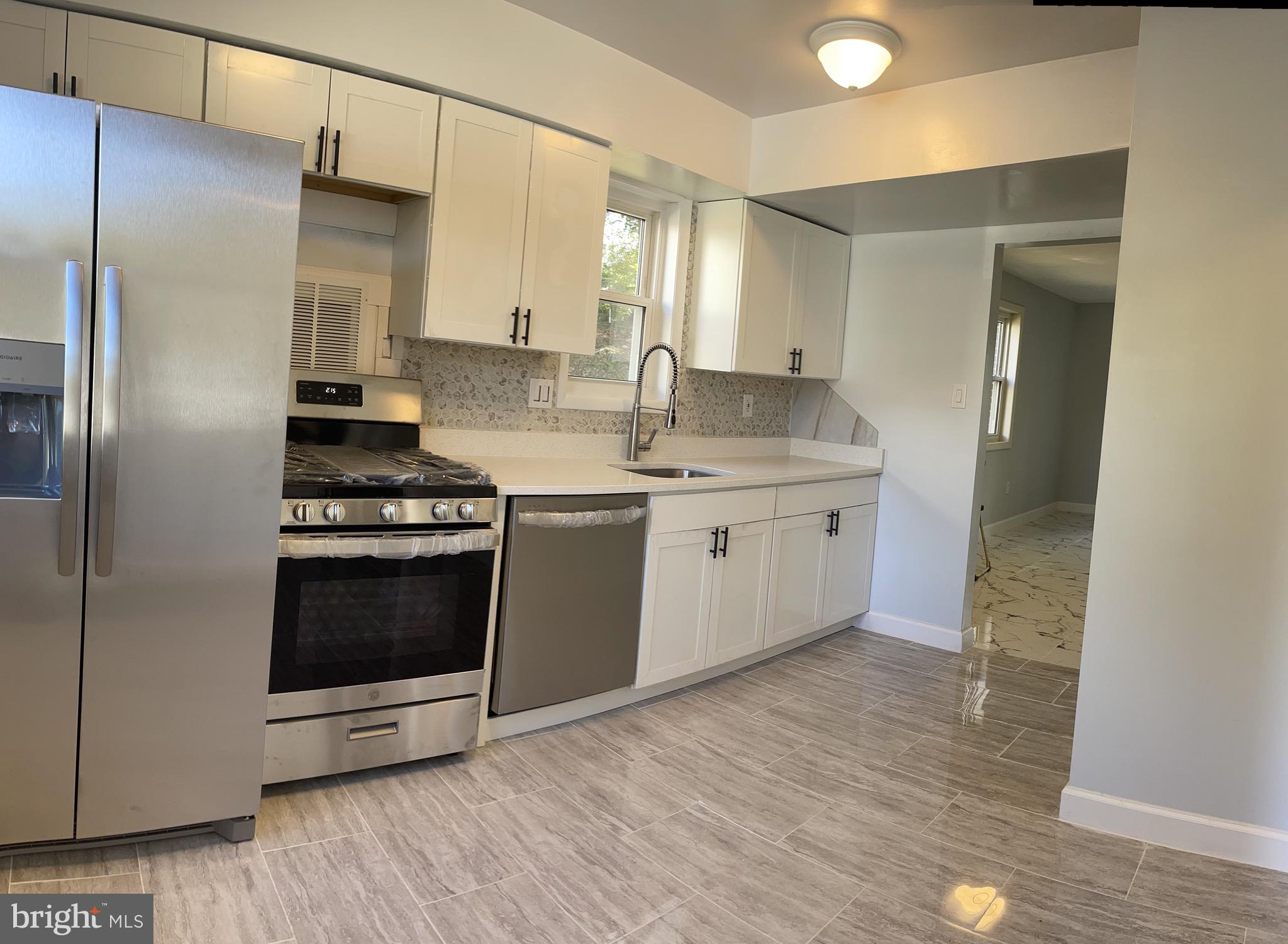 LAURELTON - Residential