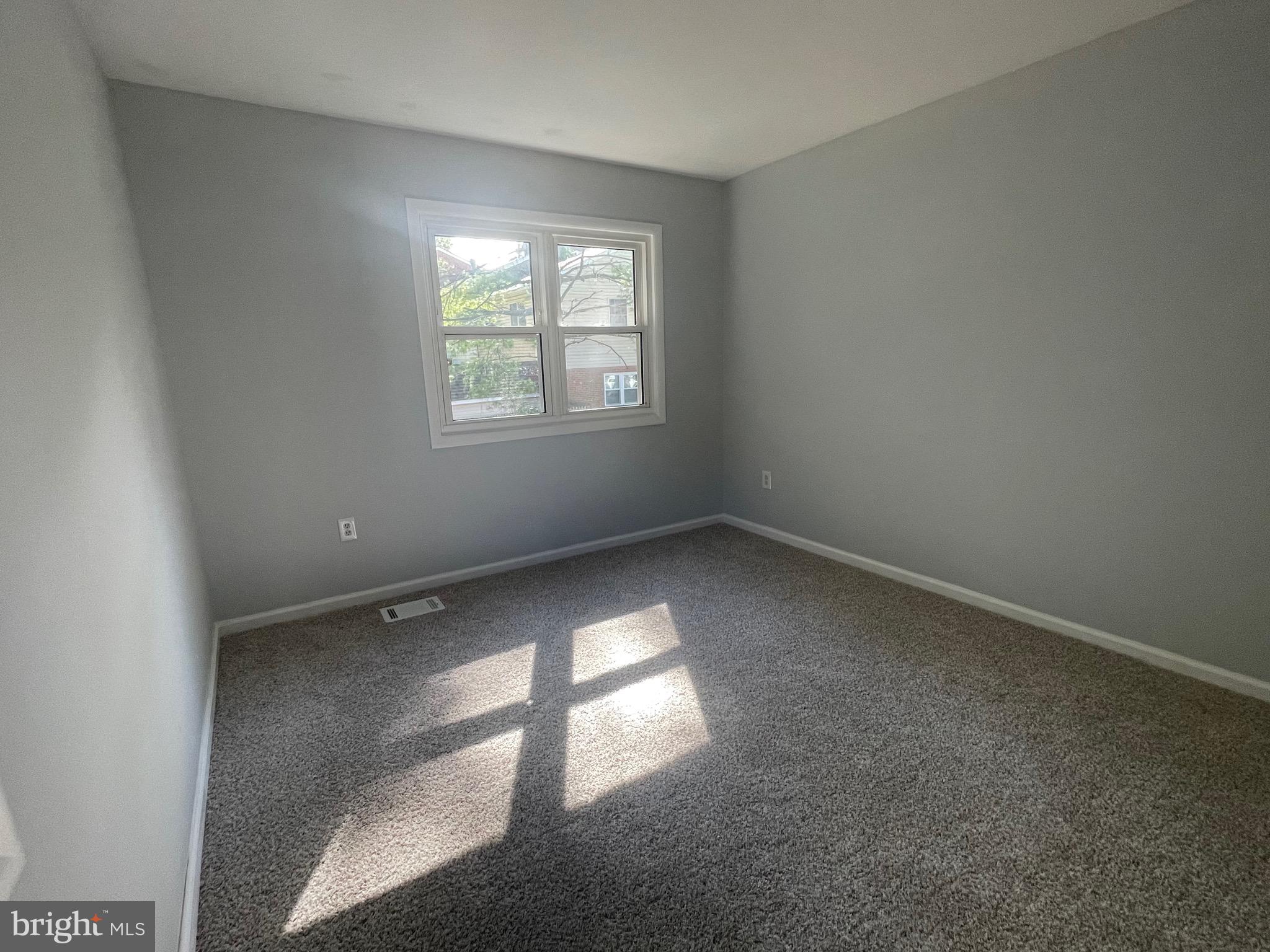 LAURELTON - Residential