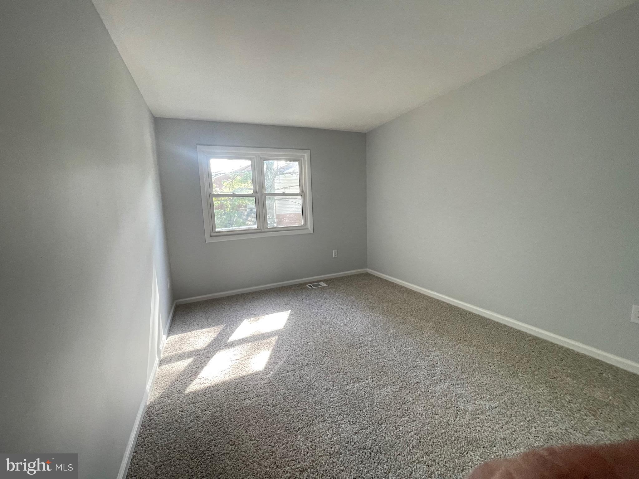 LAURELTON - Residential