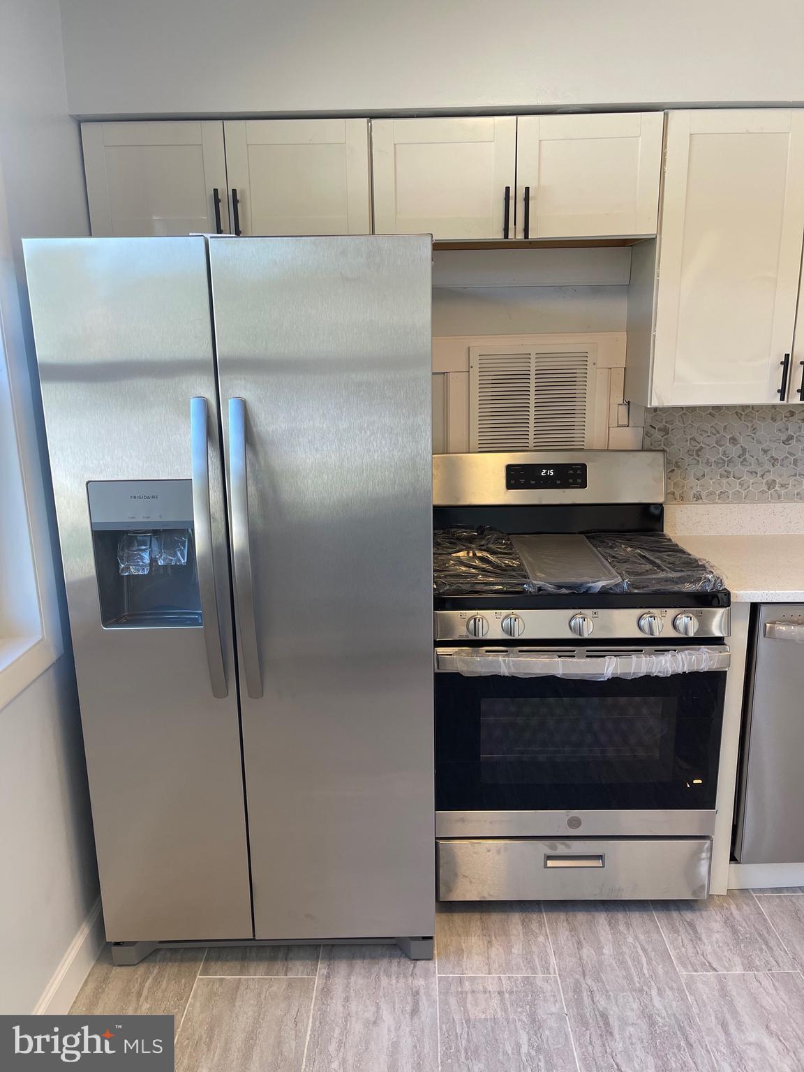 LAURELTON - Residential