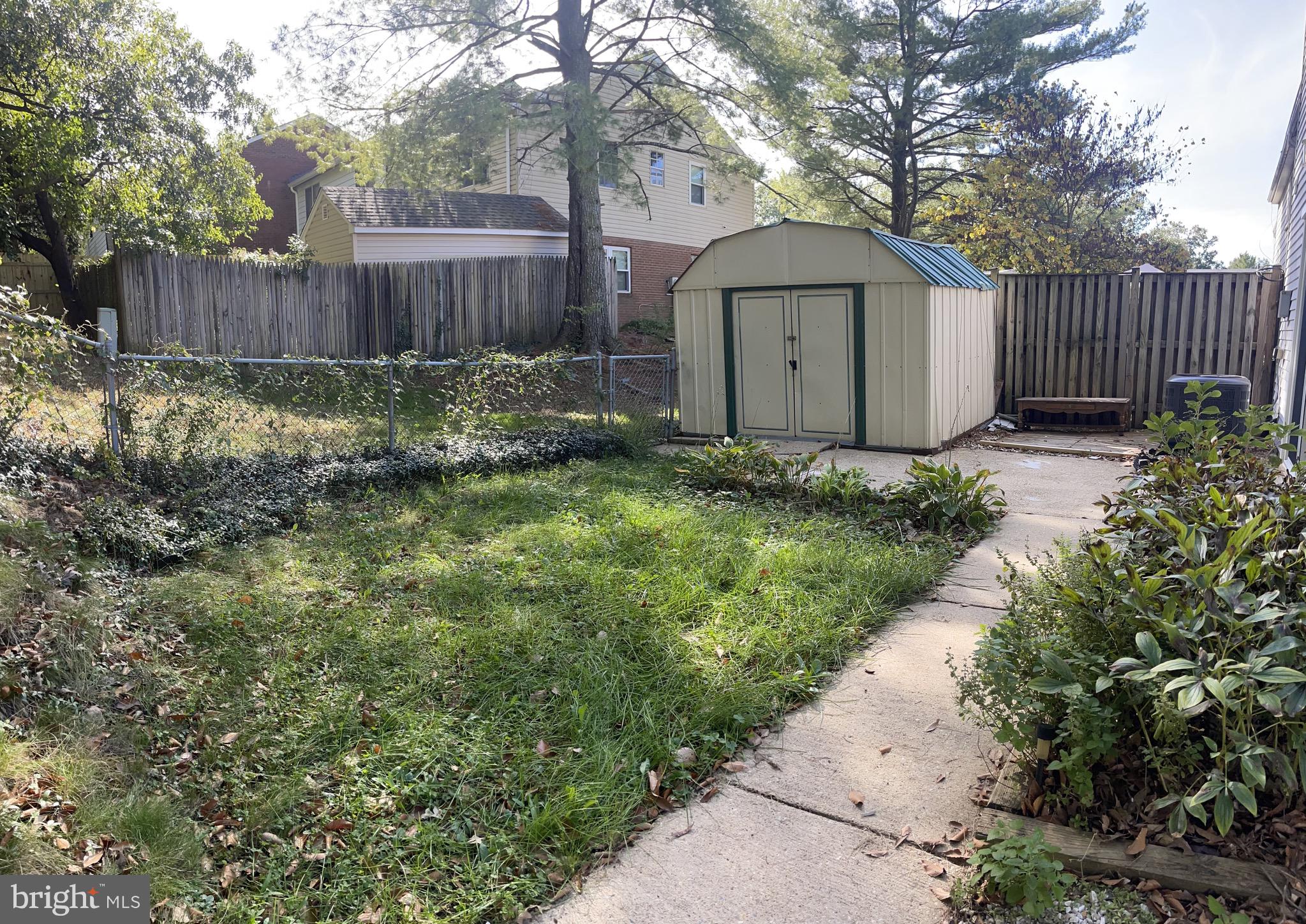 LAURELTON - Residential