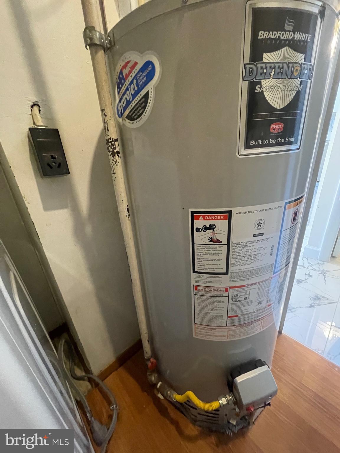 LAURELTON - Residential