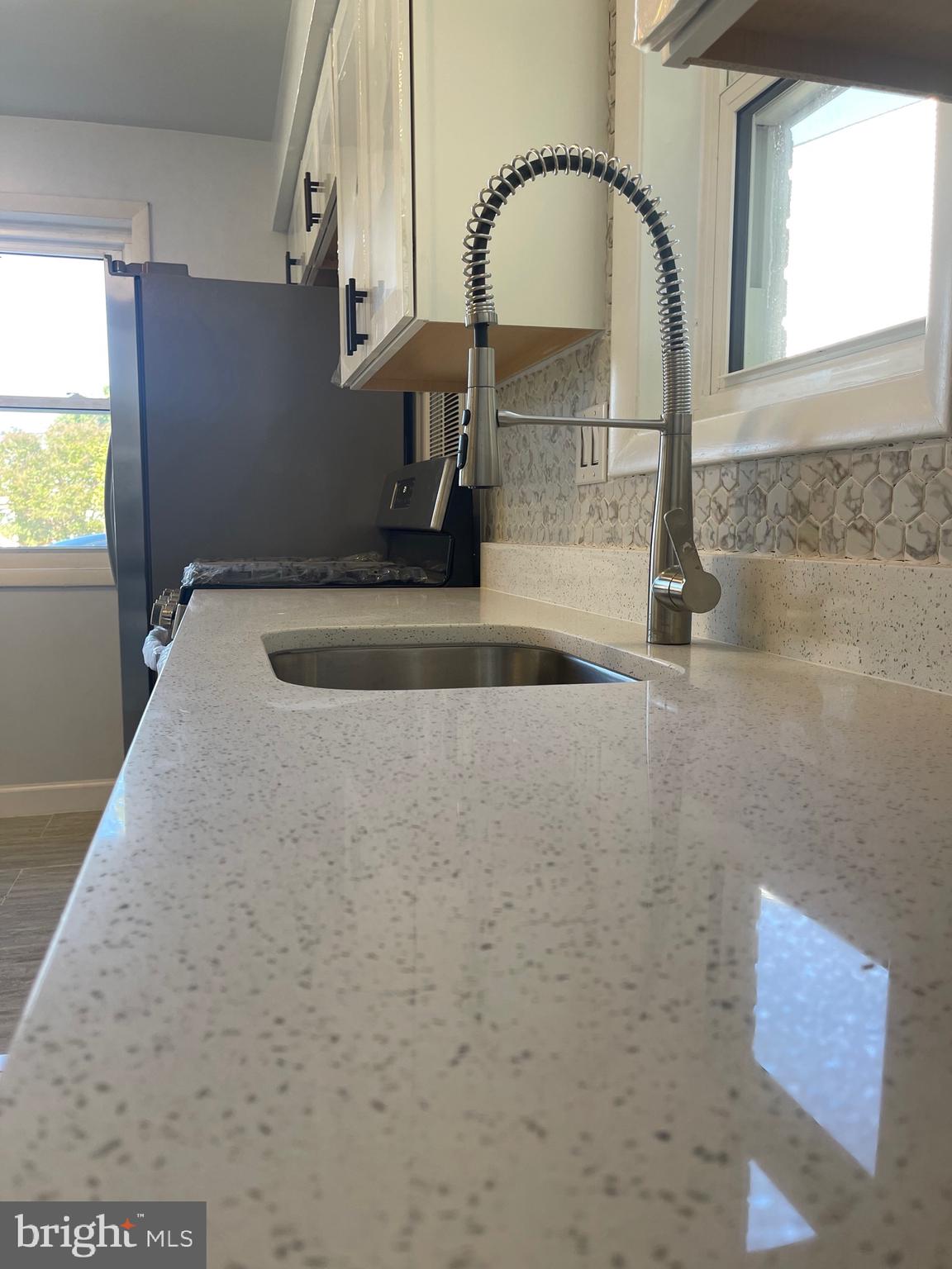 LAURELTON - Residential