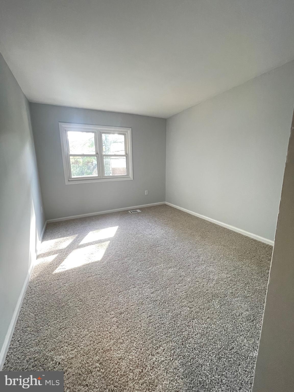 LAURELTON - Residential