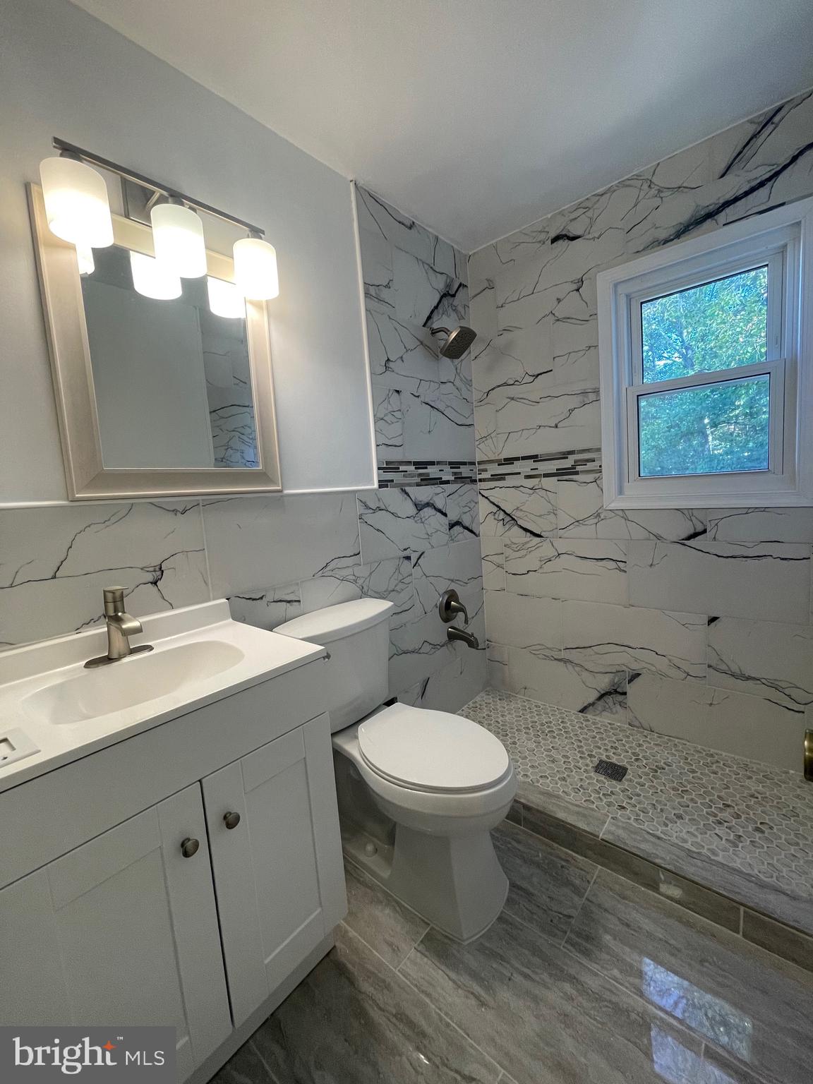 LAURELTON - Residential