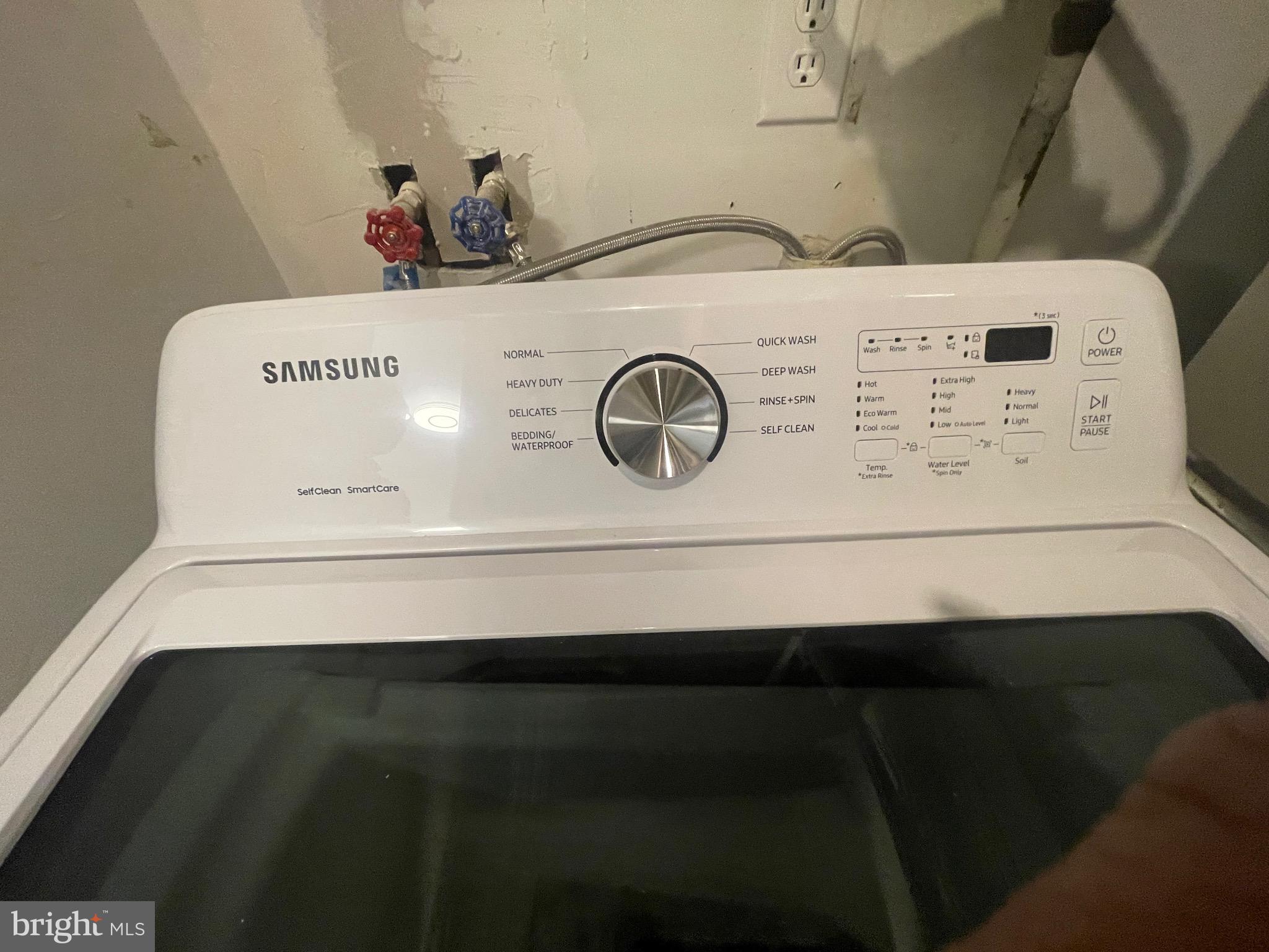 LAURELTON - Residential