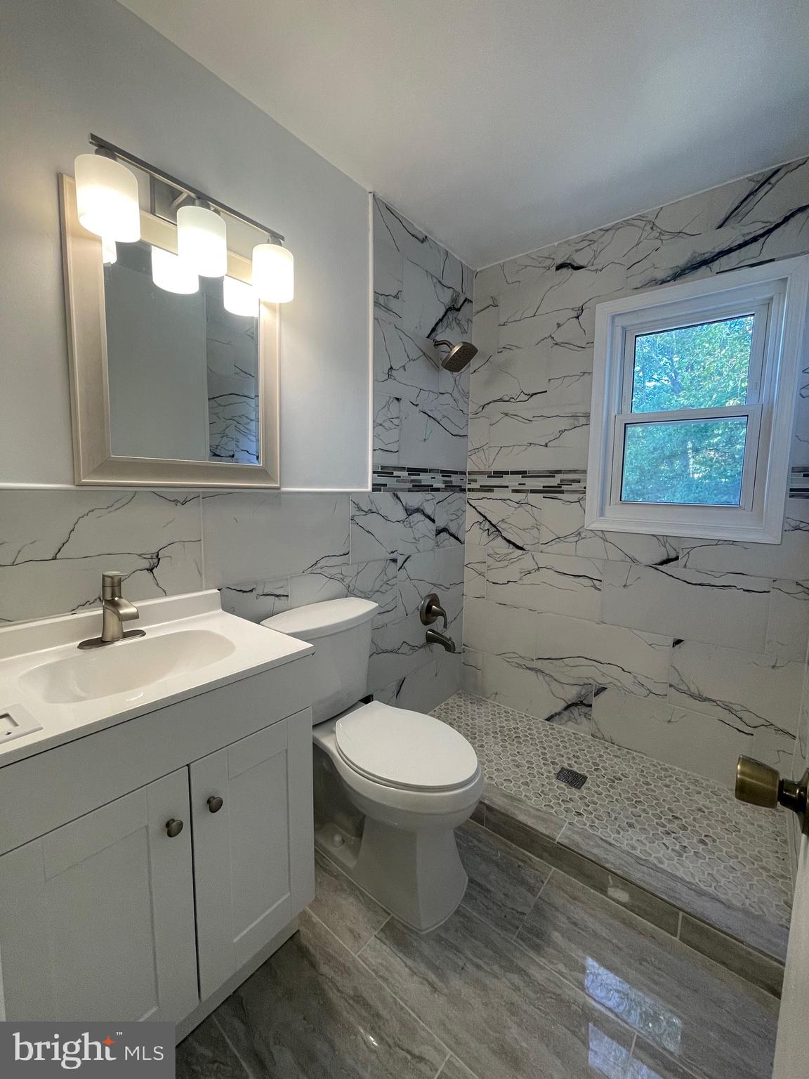 LAURELTON - Residential