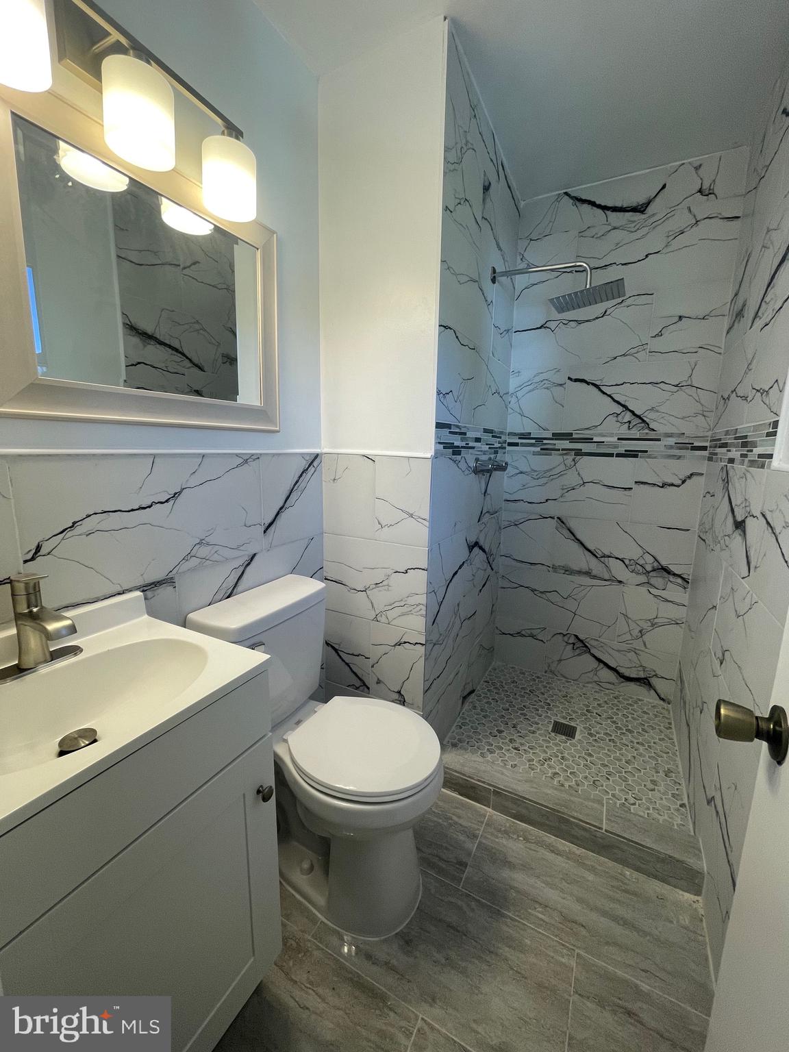 LAURELTON - Residential