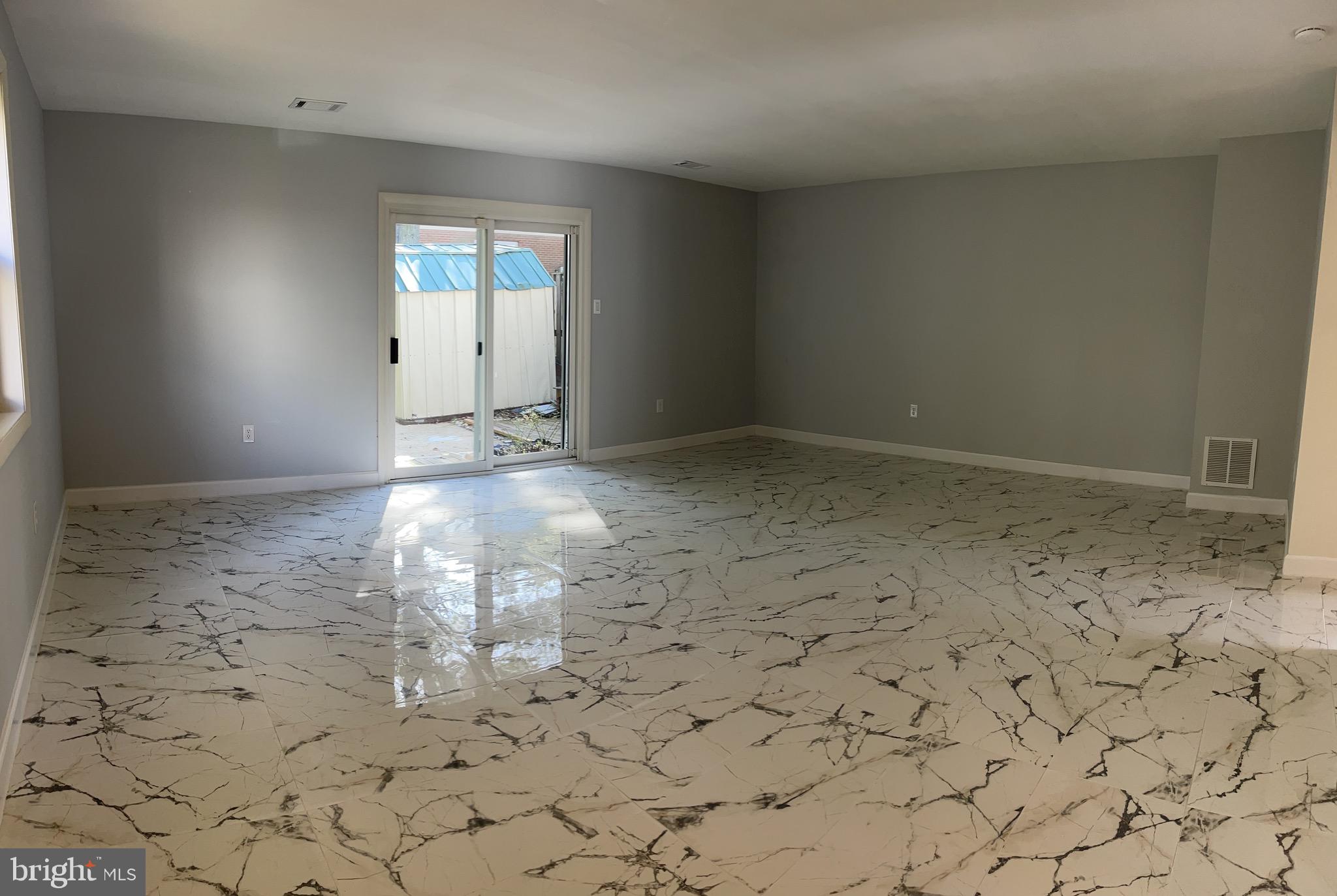 LAURELTON - Residential