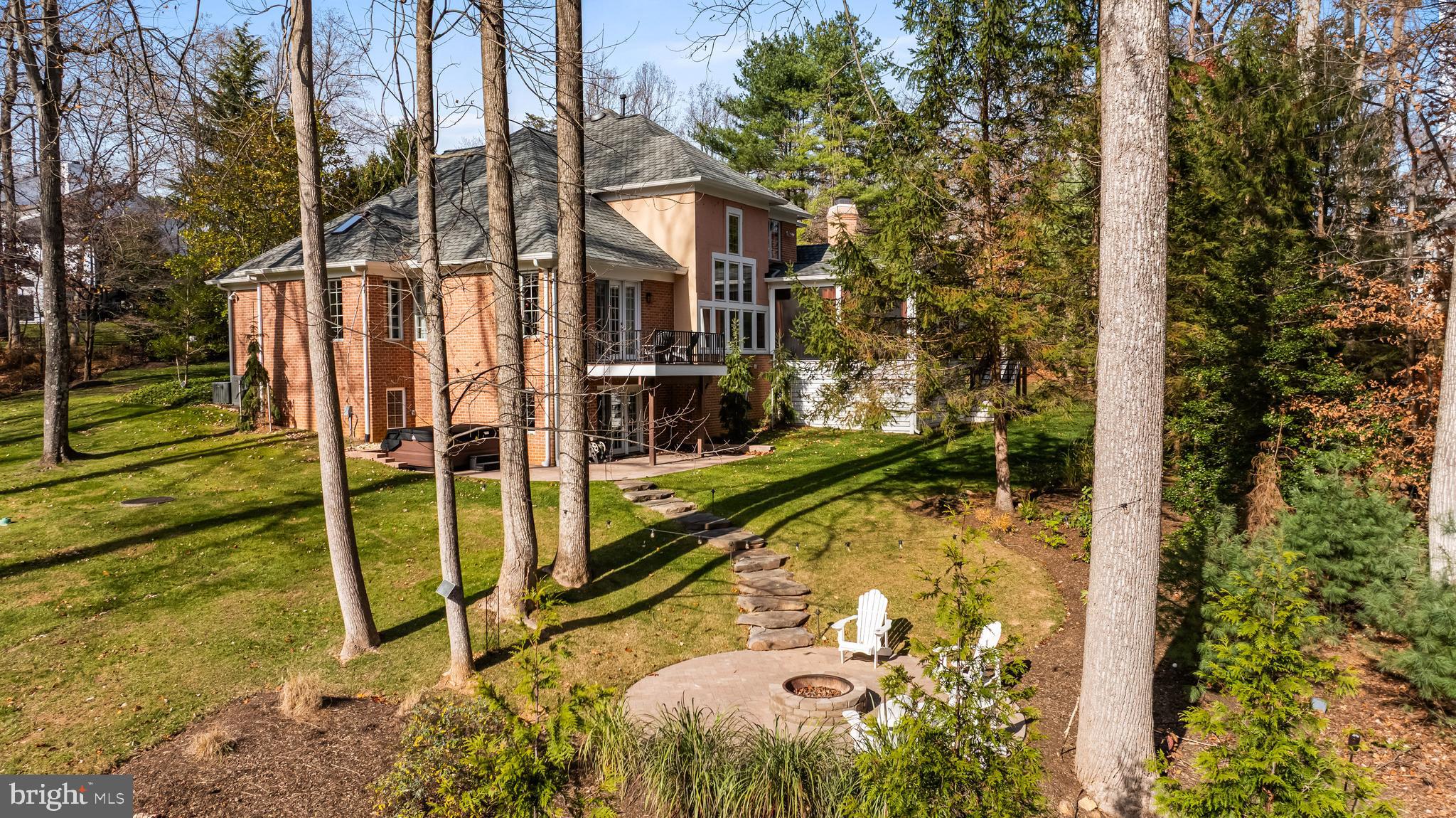 3 FOREST BLUFF COURT