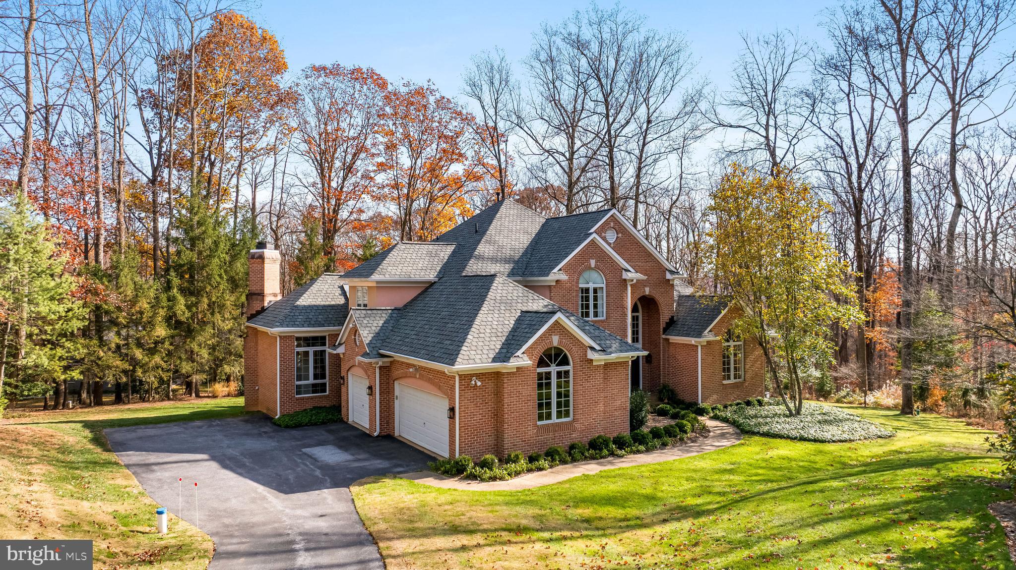 3 FOREST BLUFF COURT