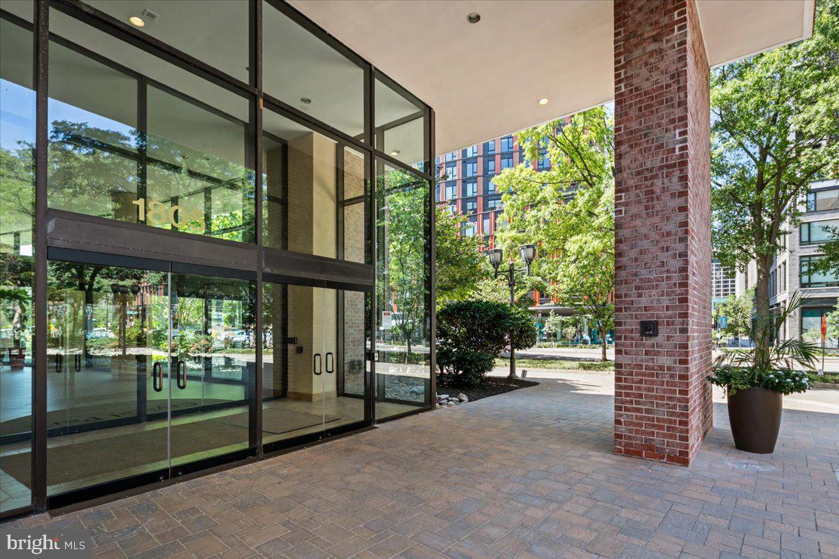 1805 CRYSTAL DRIVE 215S