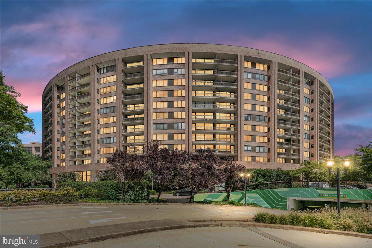 1805 CRYSTAL DRIVE 215S