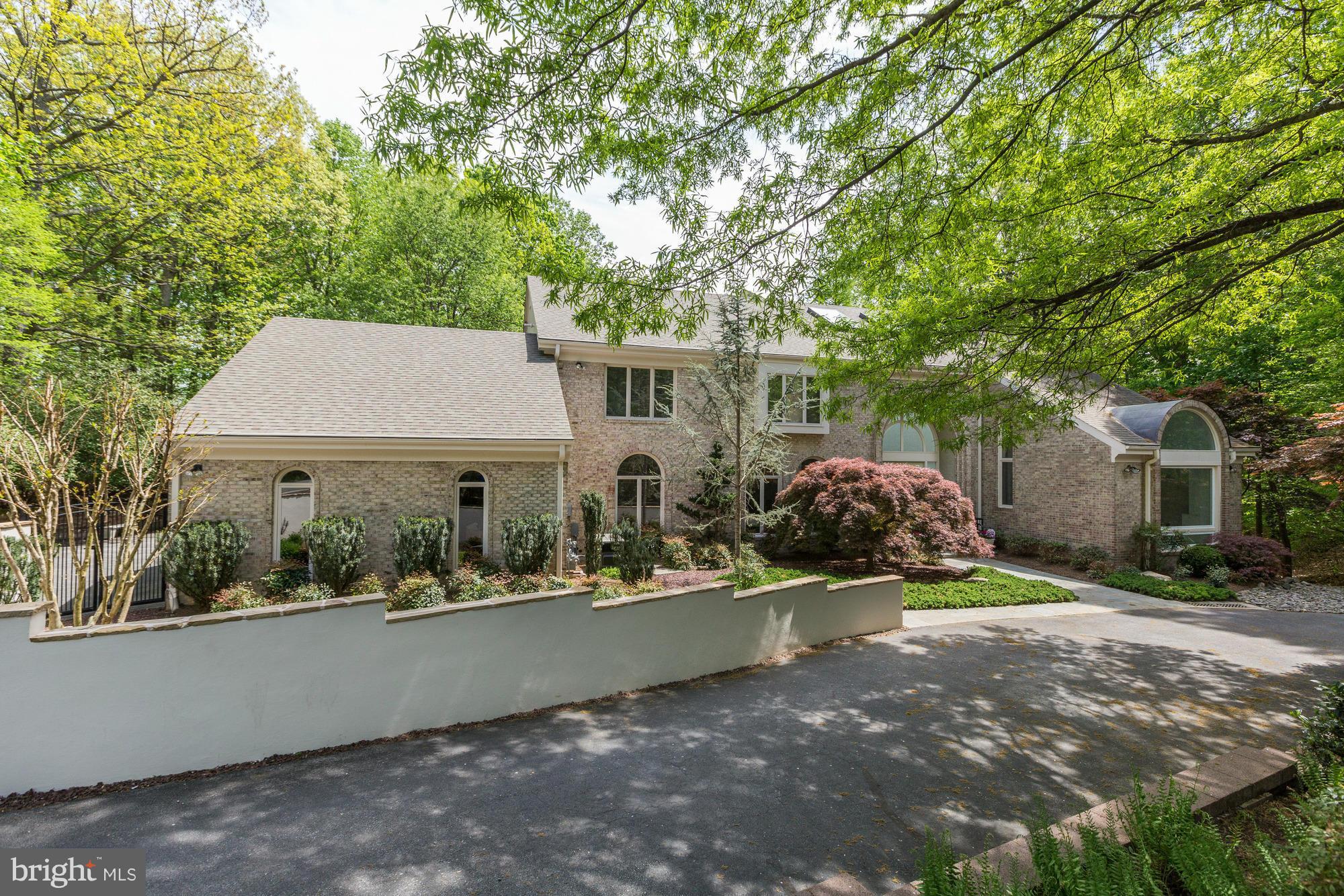 Fantastic Value!Amazing opportunity to live in complete serenity! Stunning Greenspan built contemporary home on 1.5acre lot! Open Kitchen+Fam.Rm. perfect for entertaining.Large deck+screened-in porch overlooks gorgeous lot + acres of parkland. Lrg Master Suite w/ 2 walk-in closets/marble BA;addit.4BR/2BA Upstairs! Walkout LL w/Recreation Room.,Bedroom,+Office.3 Car Garage!